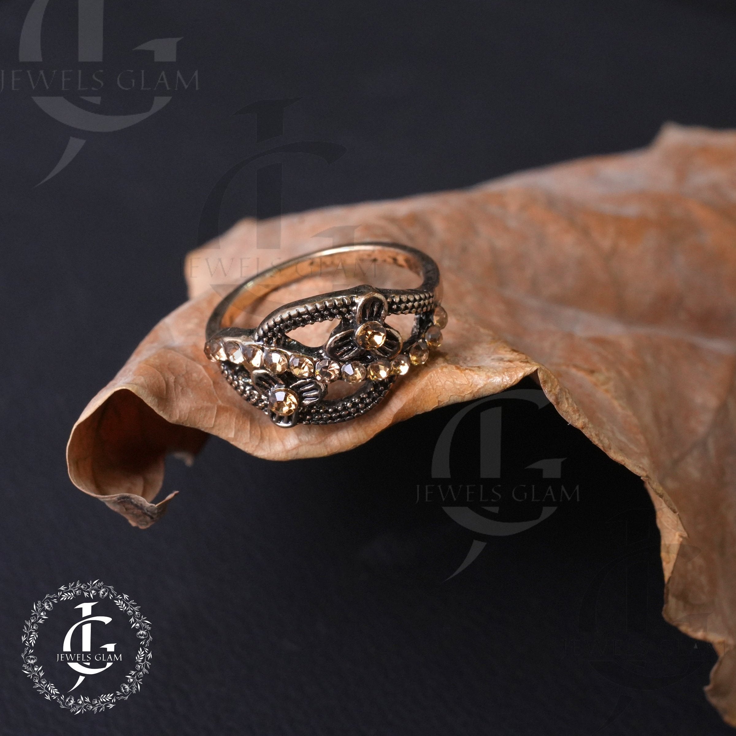 Vintage Floral Elegance Ring