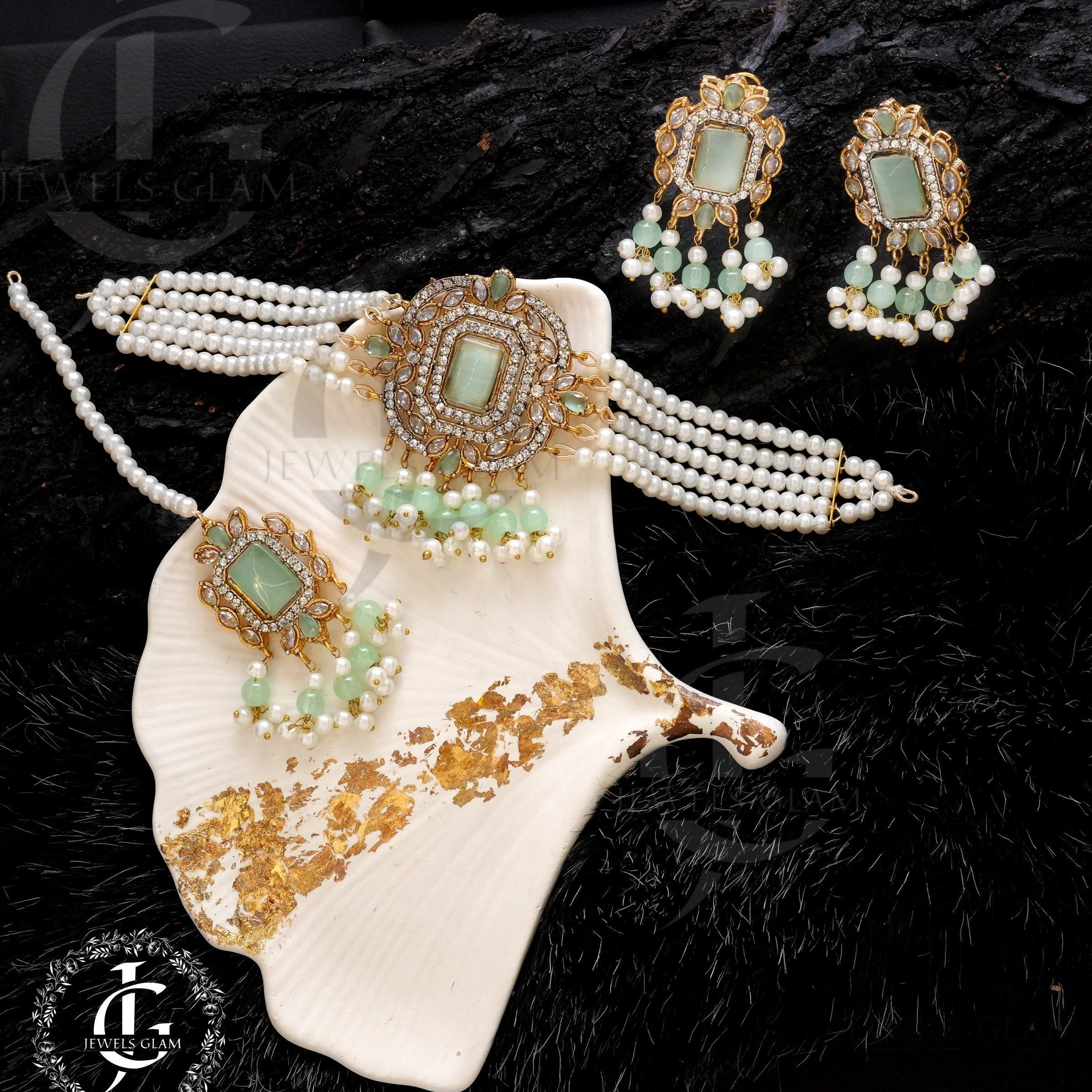 American Diamond Choker Set With Tika
