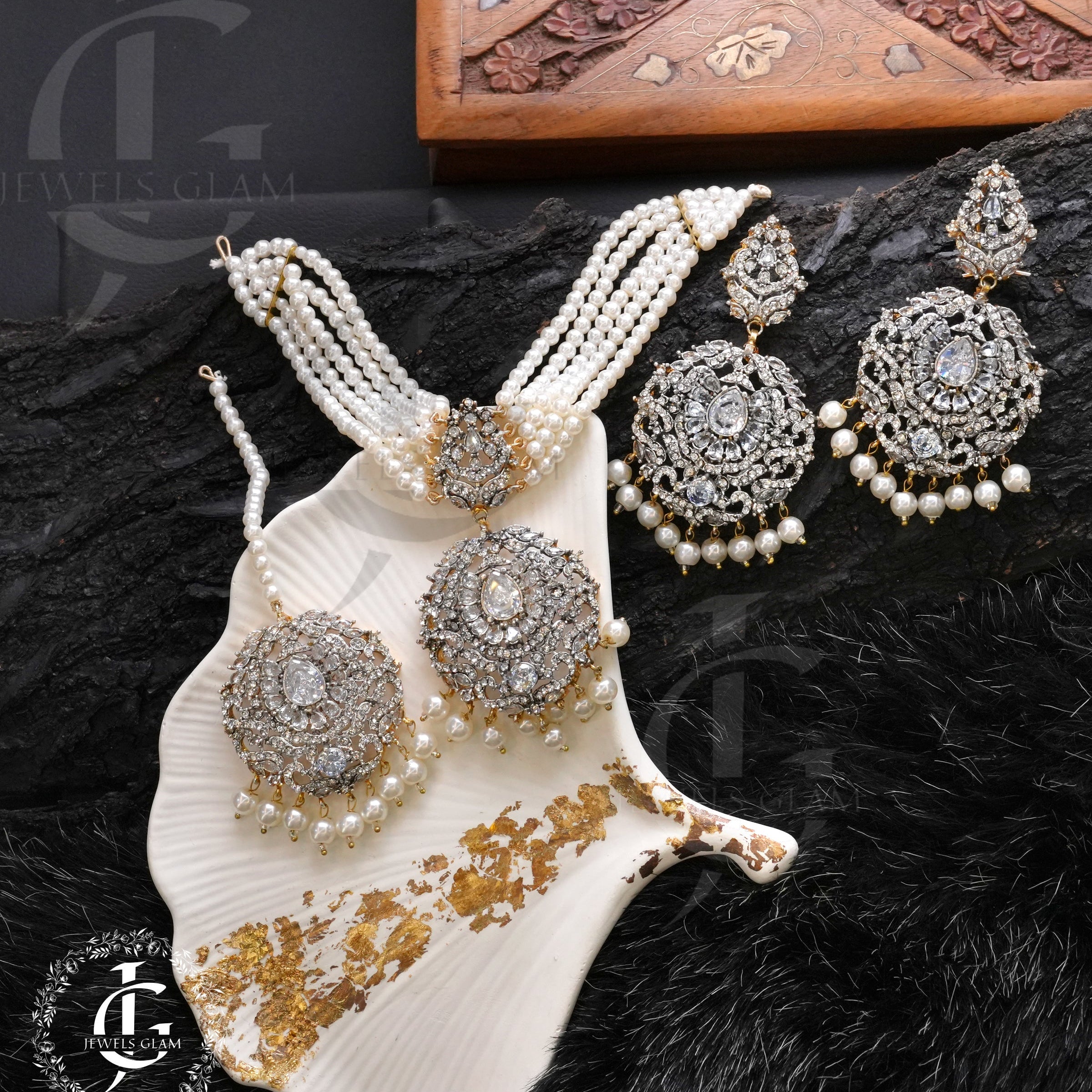 Studded Zircon Choker Set White