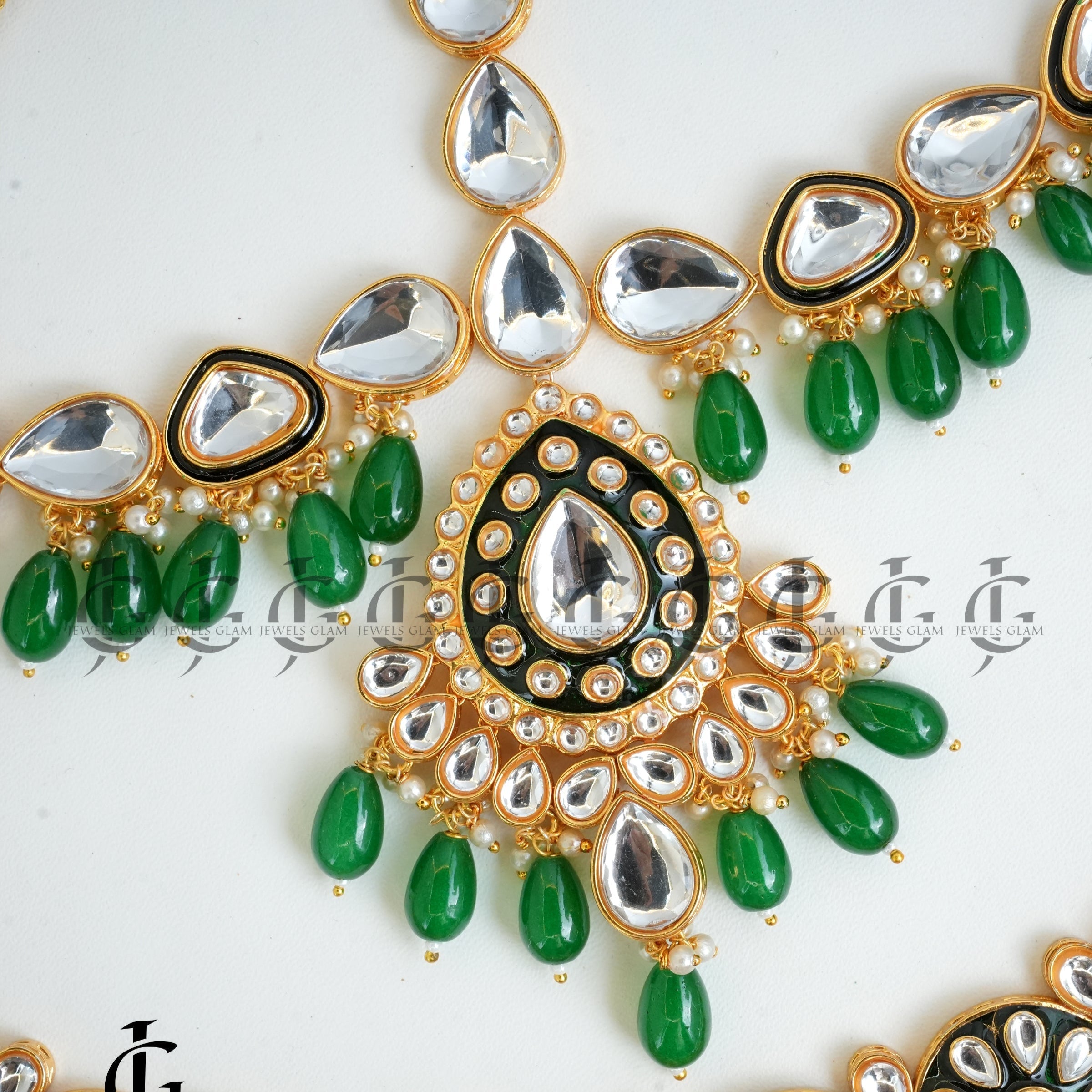 Radiant Kundan and Green Bead Bridal Jewelry Set