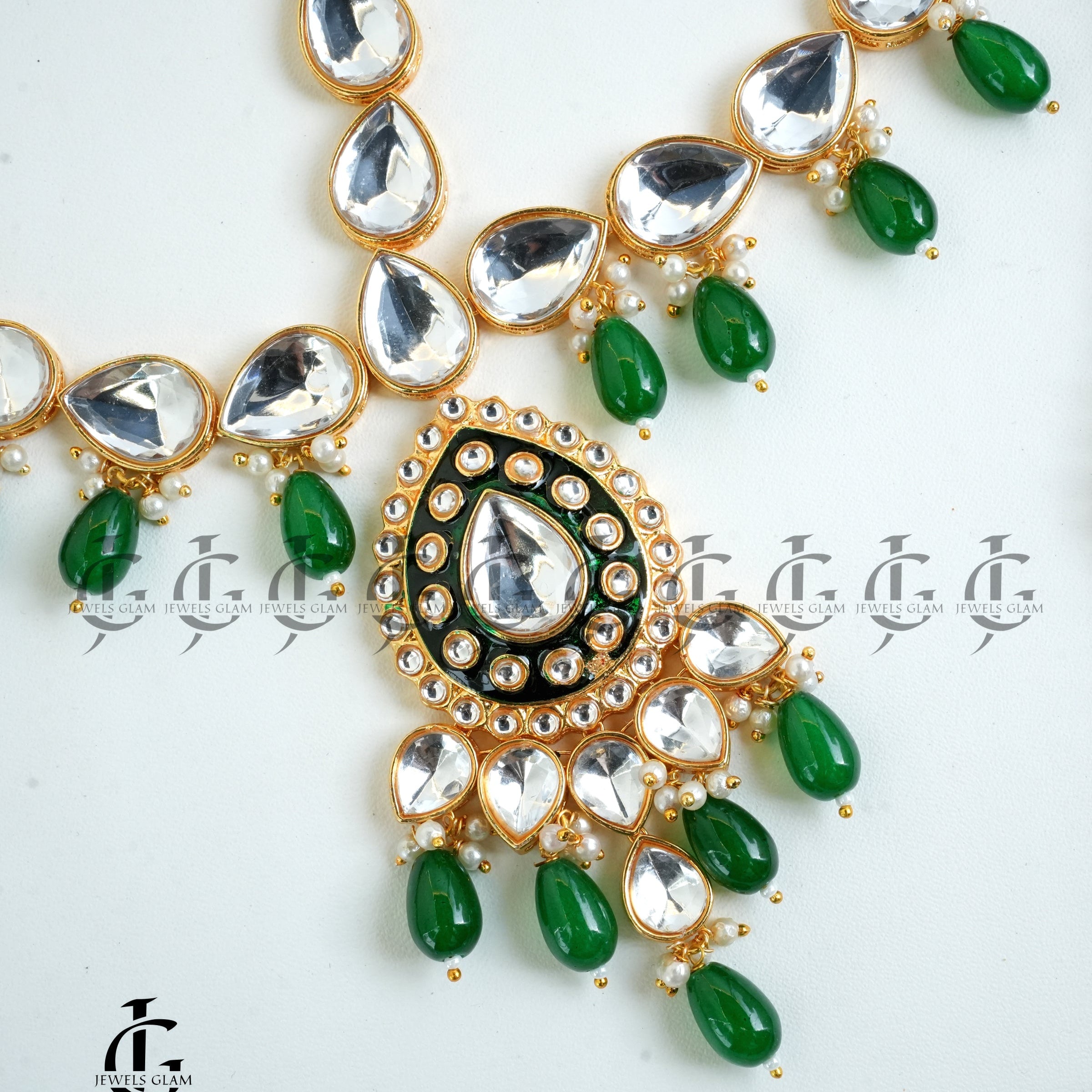 Gleaming Kundan and Emerald Bridal Jewelry Set