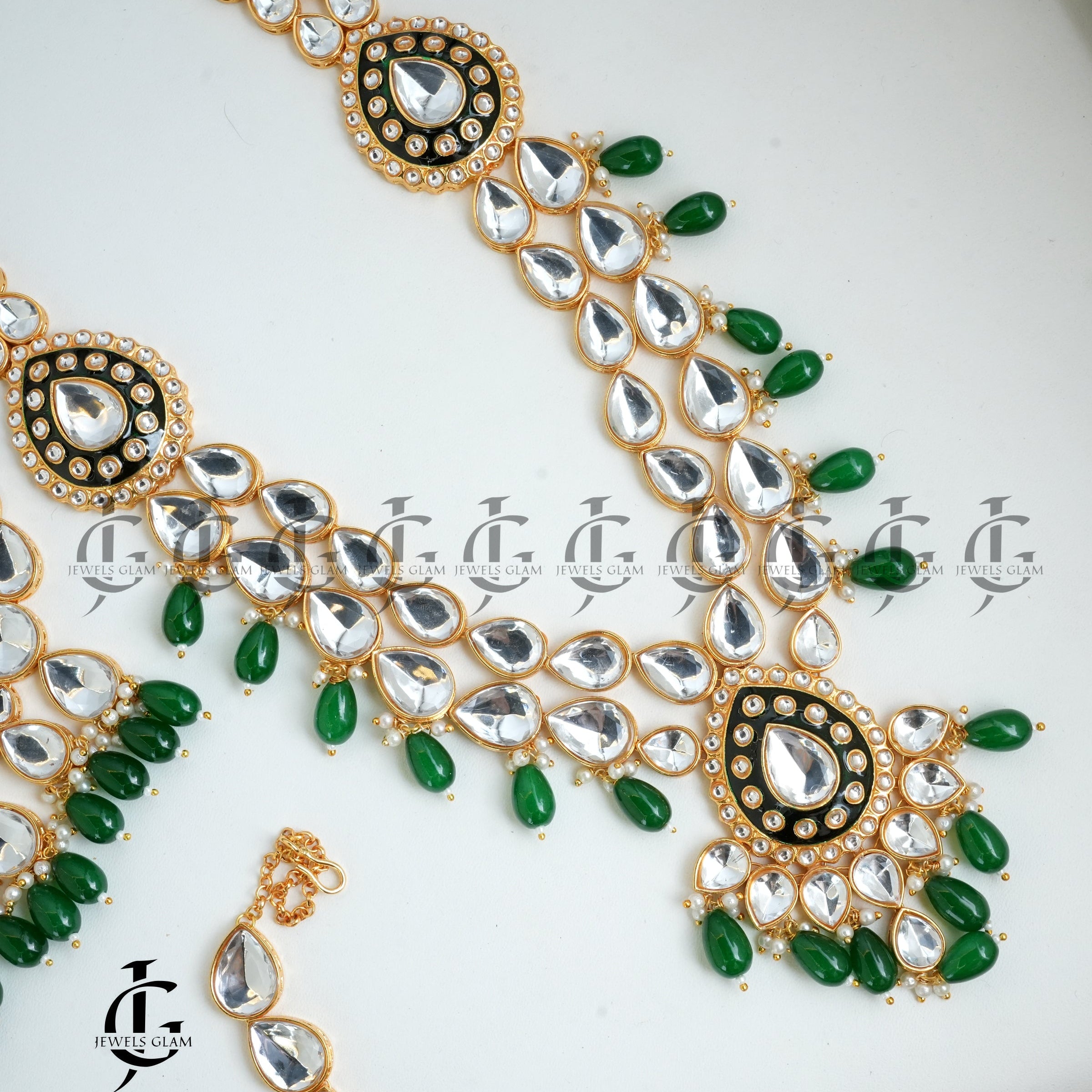 Gleaming Kundan and Emerald Bridal Jewelry Set