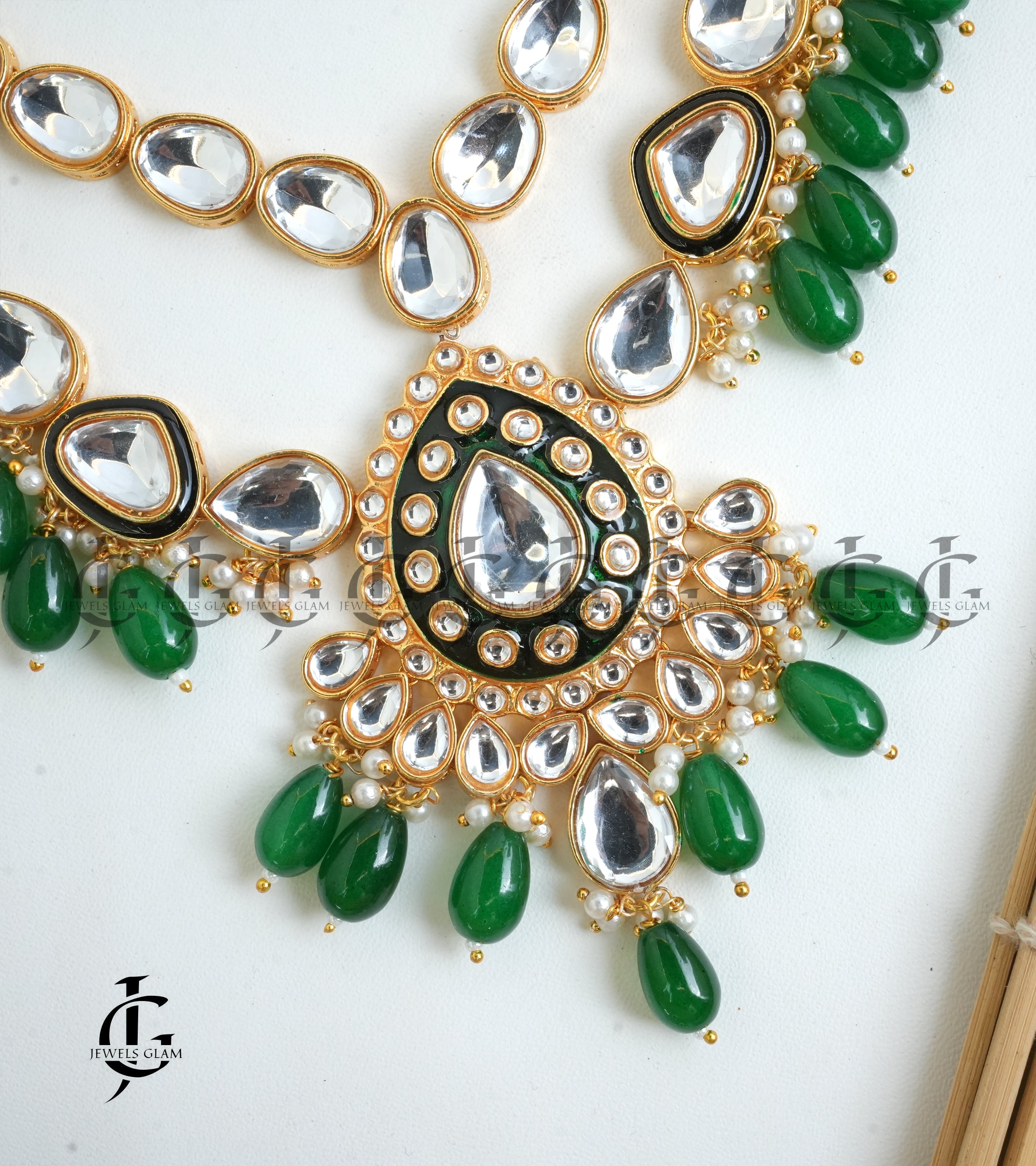 Gleaming Kundan and Emerald Bridal Jewelry Set