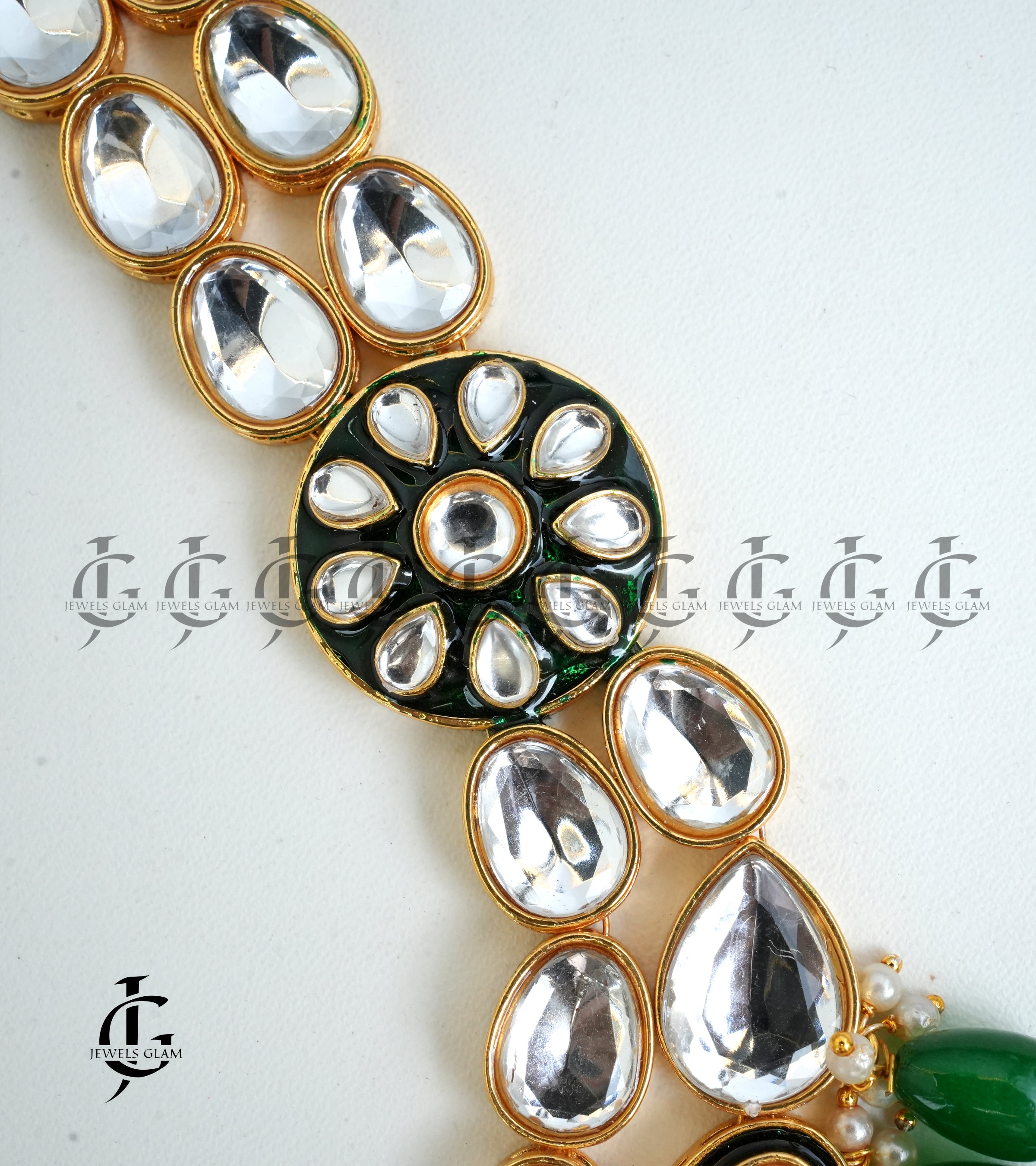 Gleaming Kundan and Emerald Bridal Jewelry Set