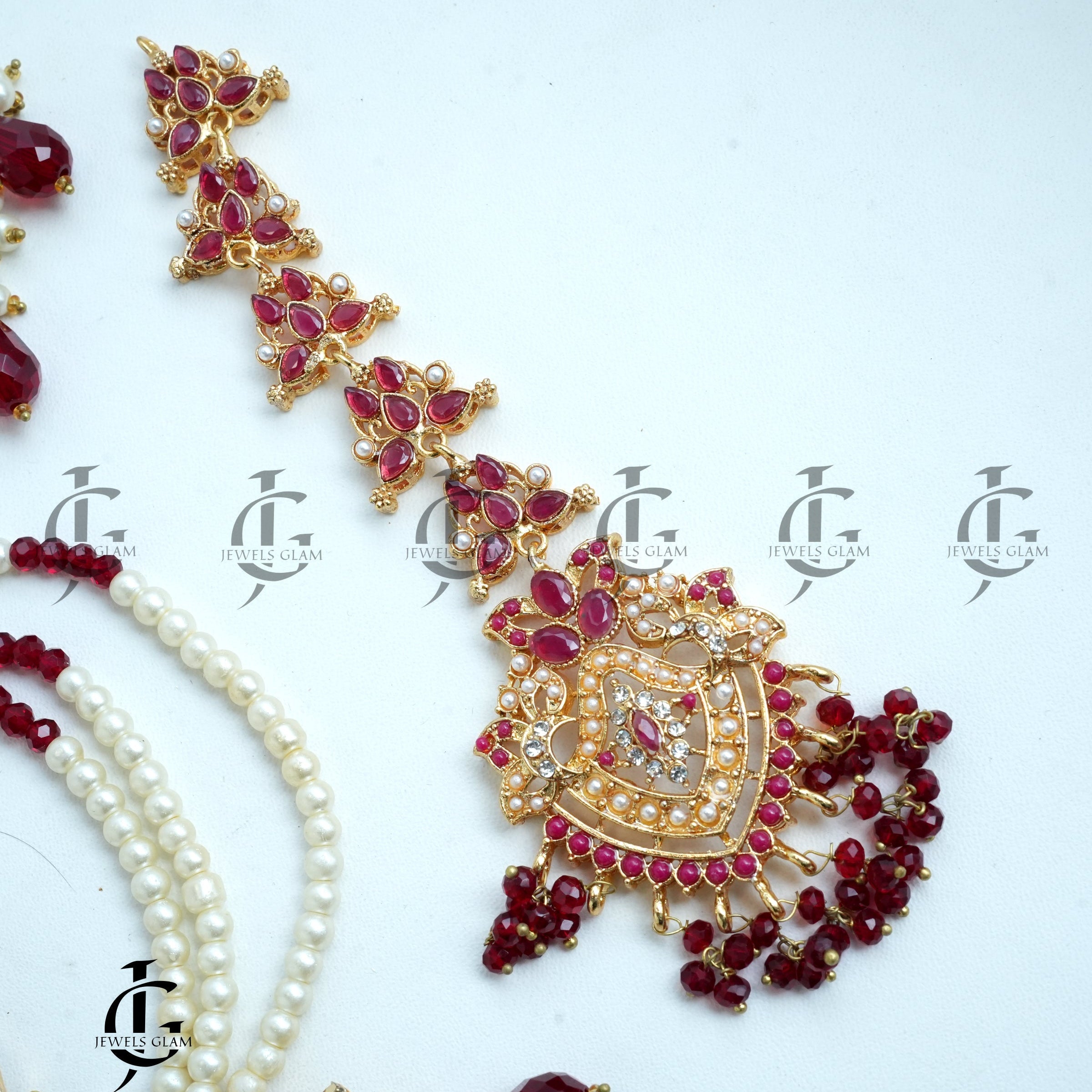 Gold-Tone Pearl Bridal Jewelry Set with Intricate Detailing