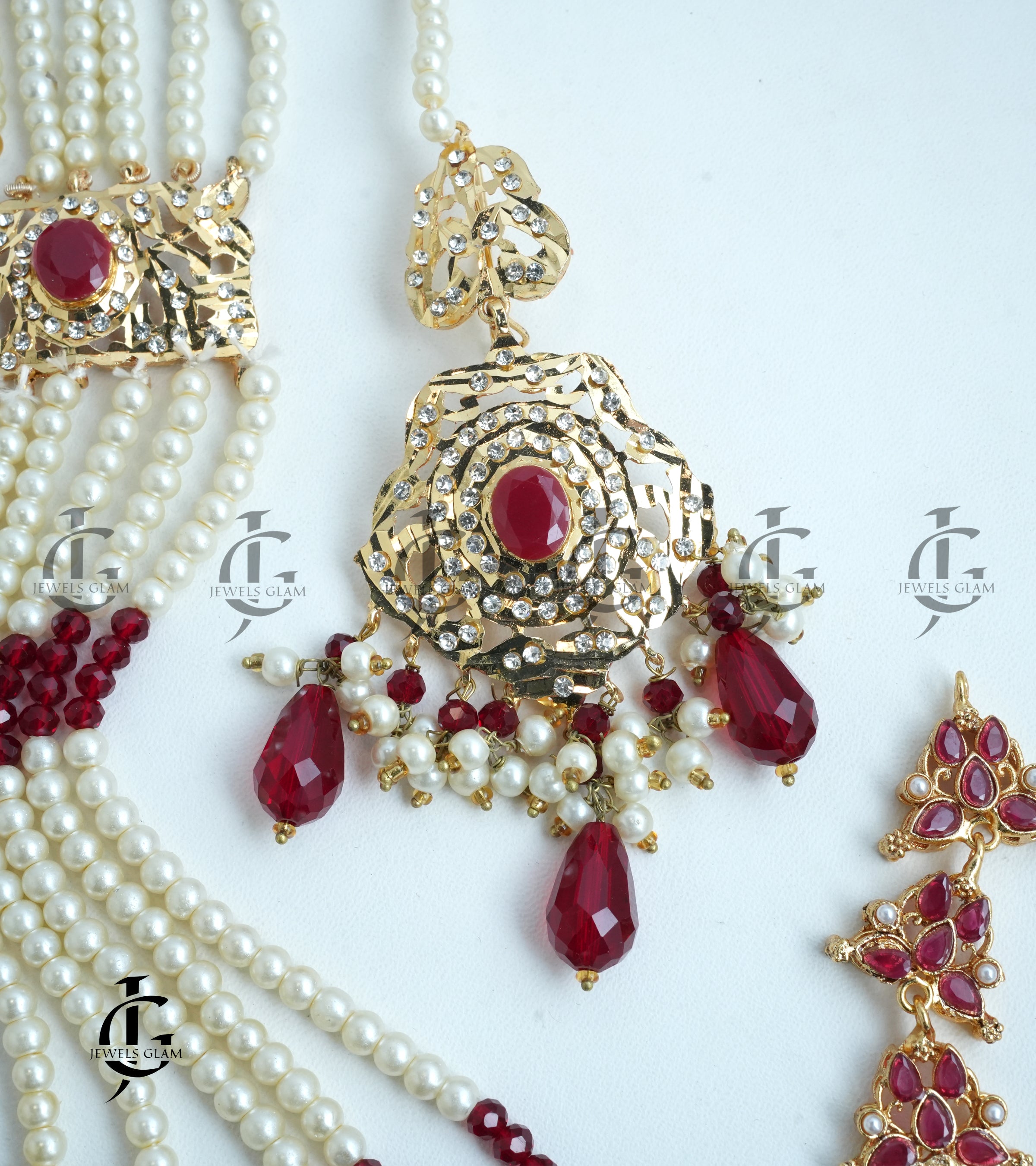Gold-Tone Pearl Bridal Jewelry Set with Intricate Detailing