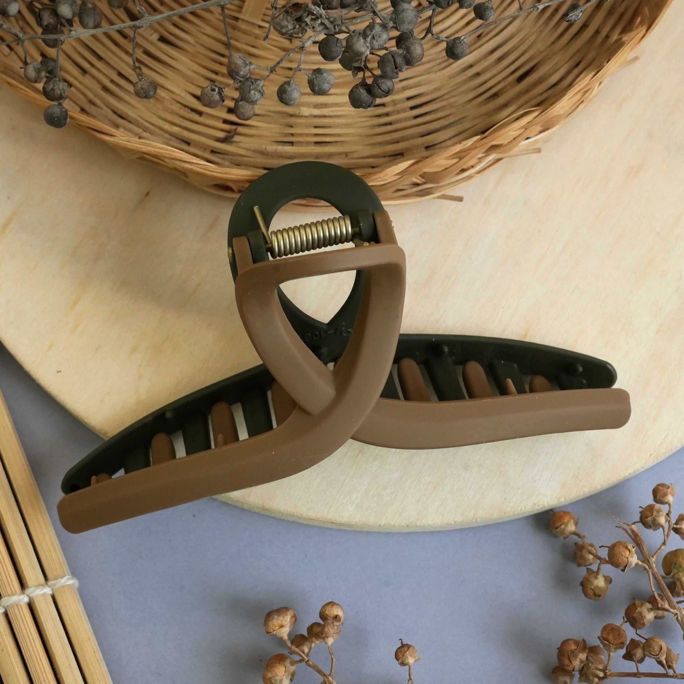 Minimalist Matte Hair Claw Clips – Classic Elegance"