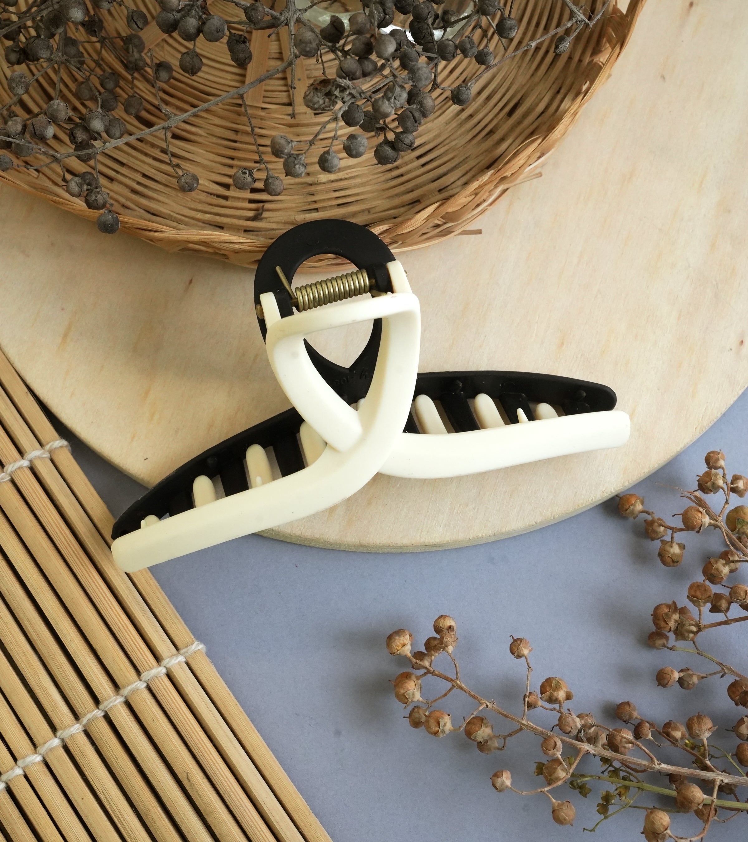Minimalist Matte Hair Claw Clips – Classic Elegance"