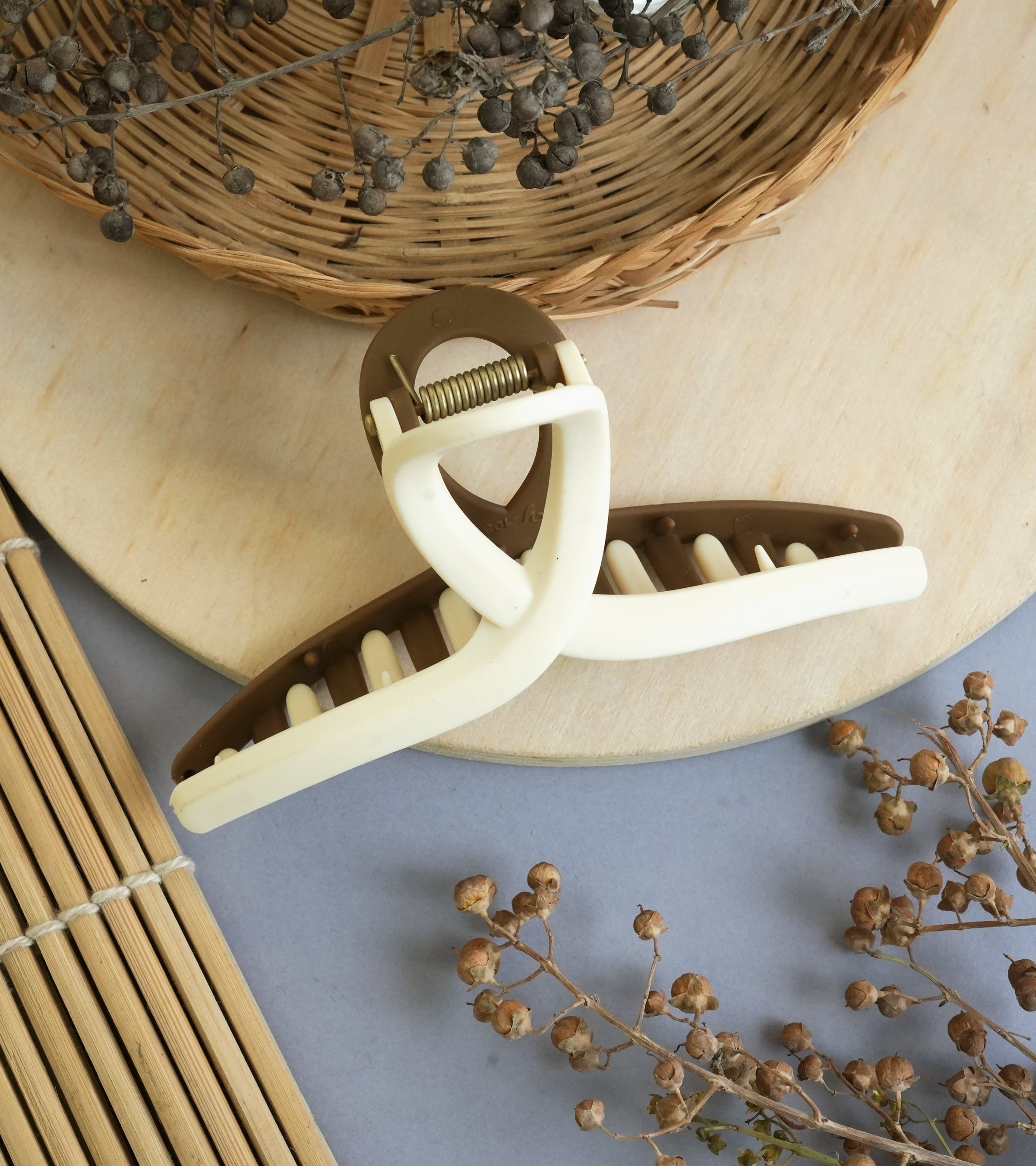 Minimalist Matte Hair Claw Clips – Classic Elegance"