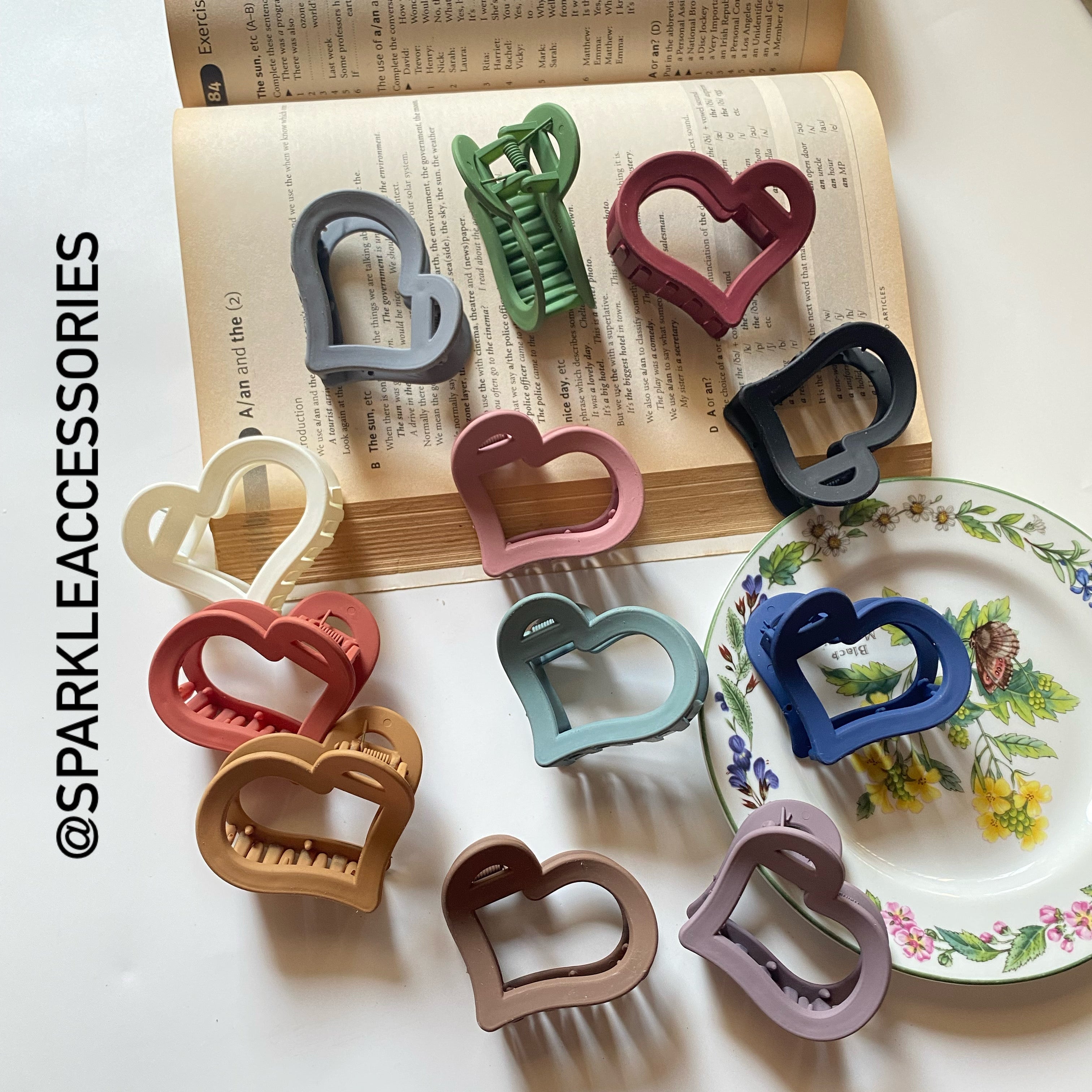 Heart-Shaped Hair Catchers - A Touch of Love for Your Hairstyle