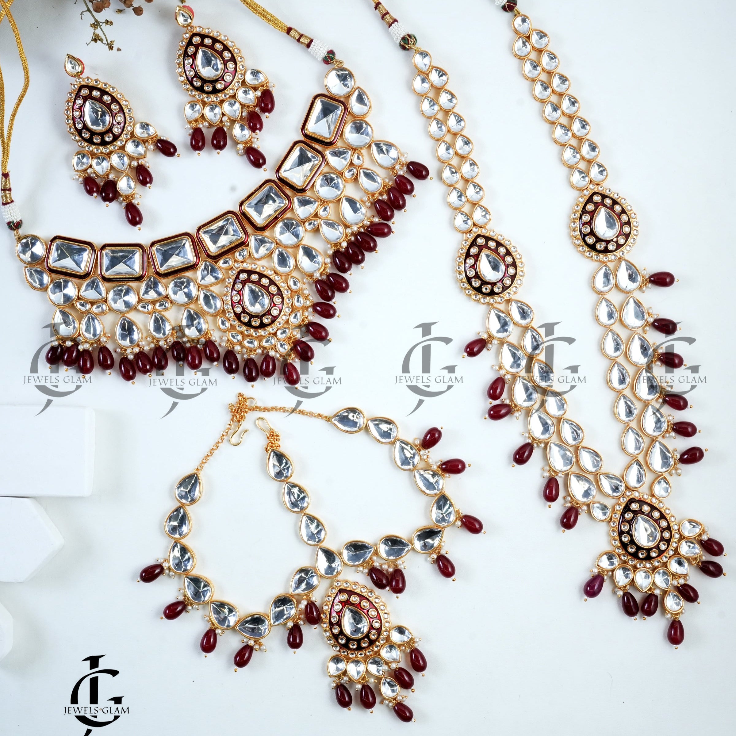 Gleaming Kundan and Emerald Bridal Jewelry Set