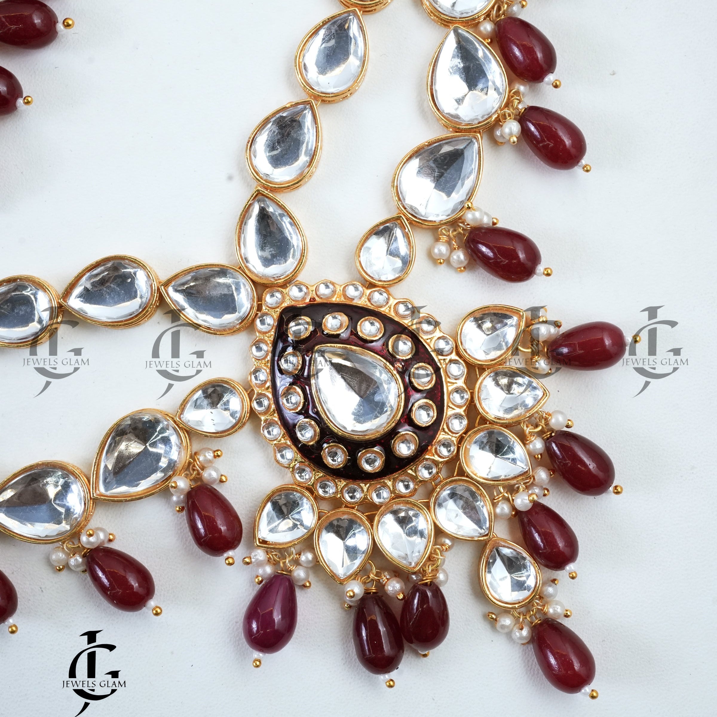 Gleaming Kundan and Emerald Bridal Jewelry Set