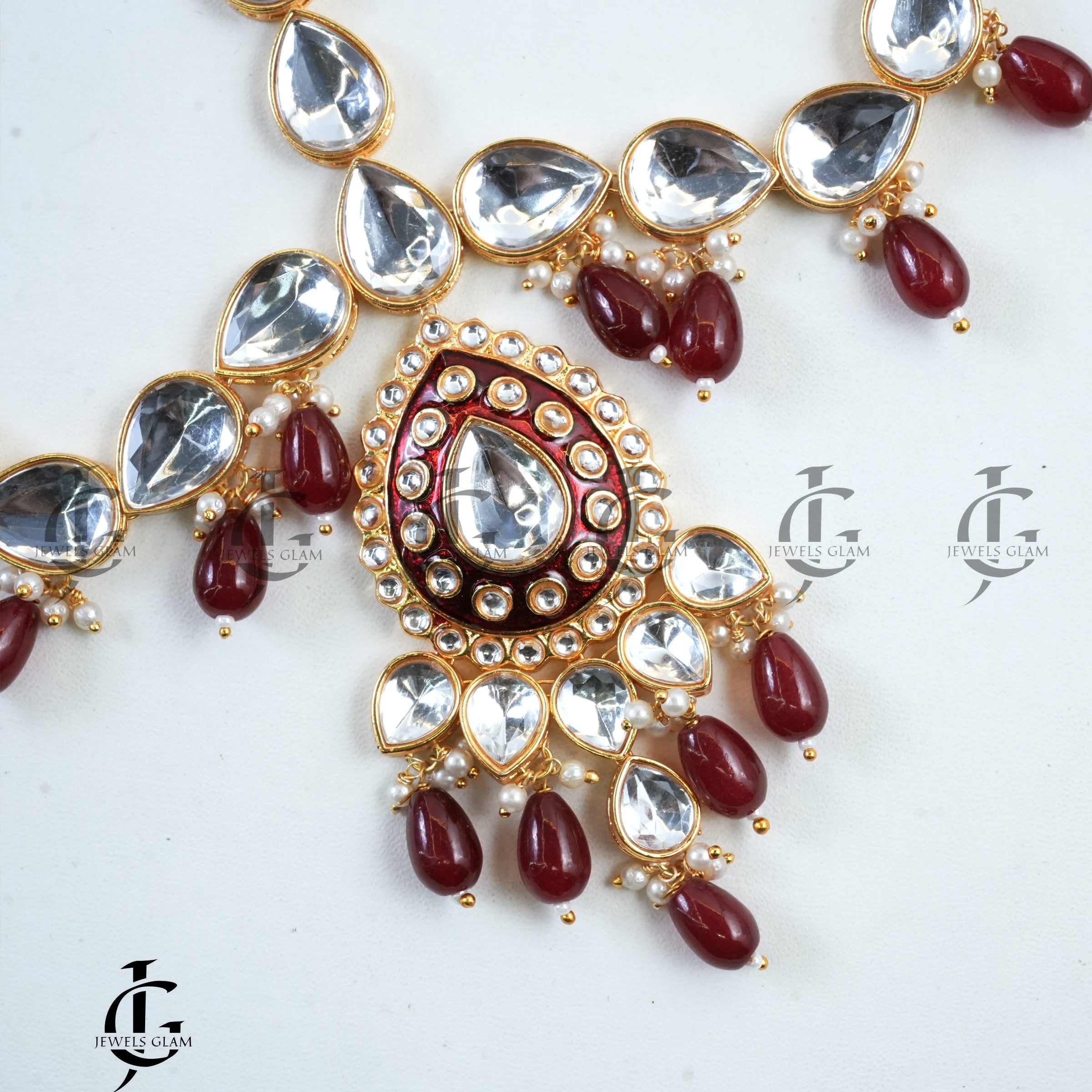 Gleaming Kundan and Emerald Bridal Jewelry Set