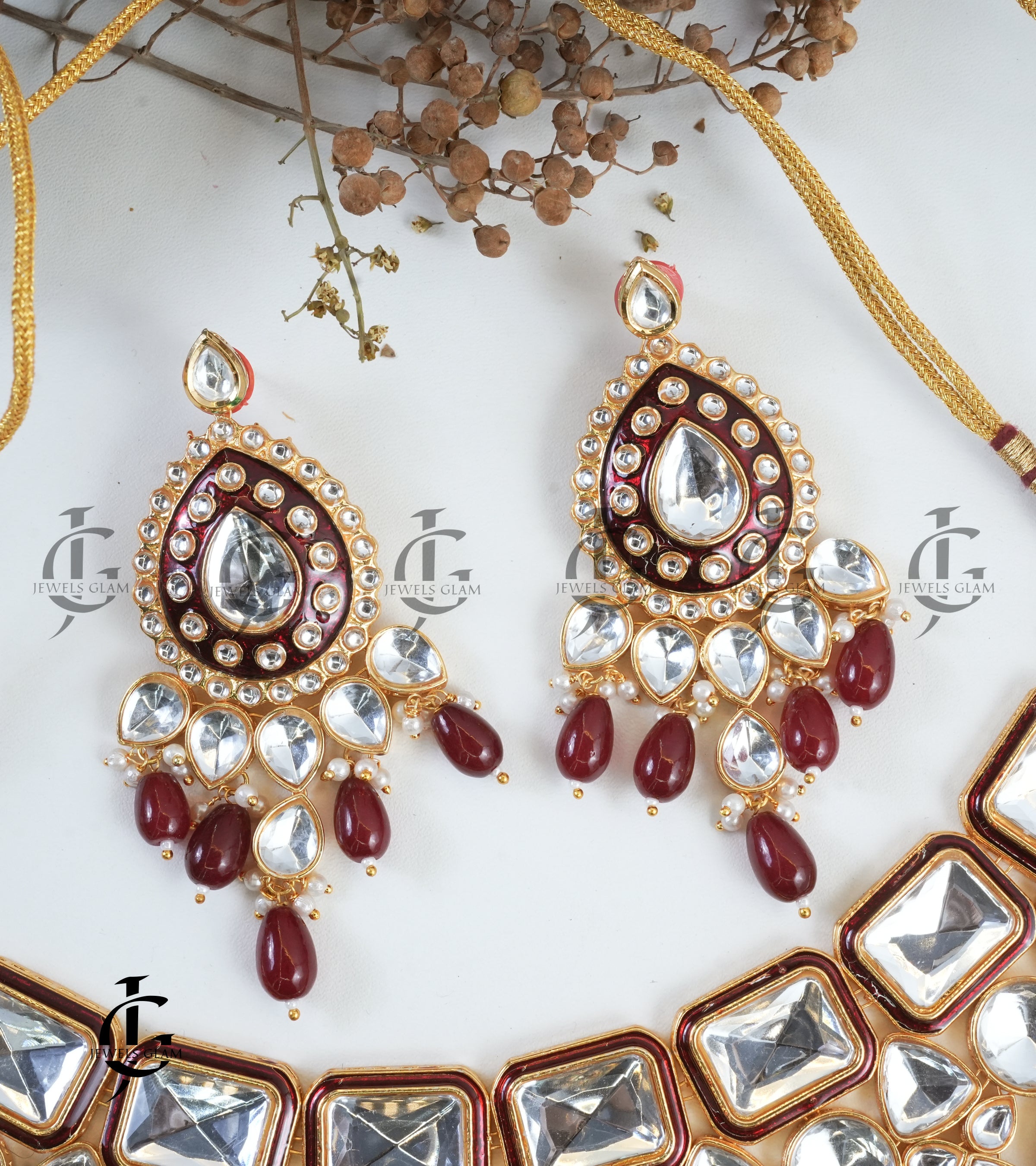 Gleaming Kundan and Emerald Bridal Jewelry Set