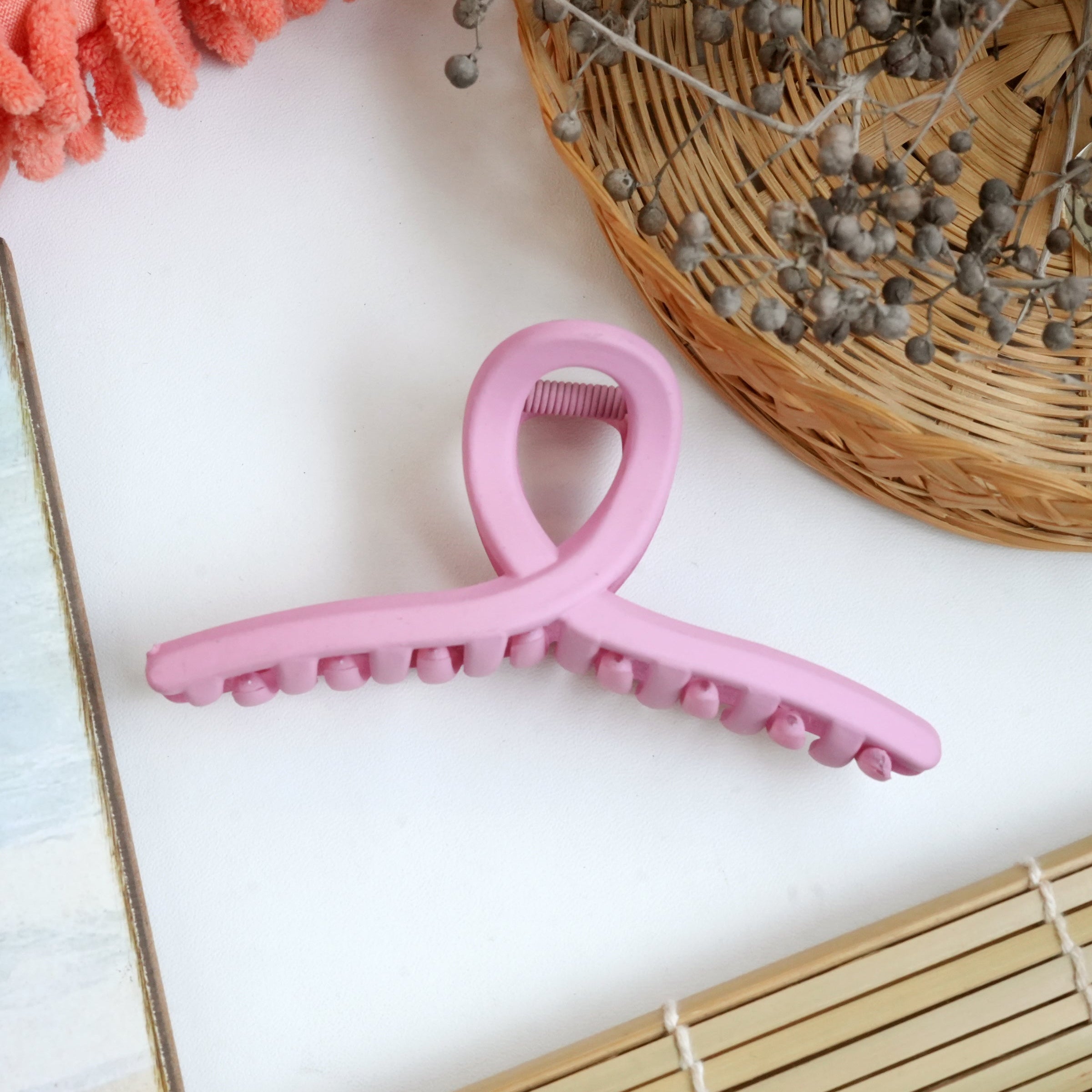 Minimalist Matte Hair Claw Clips – Classic Elegance"