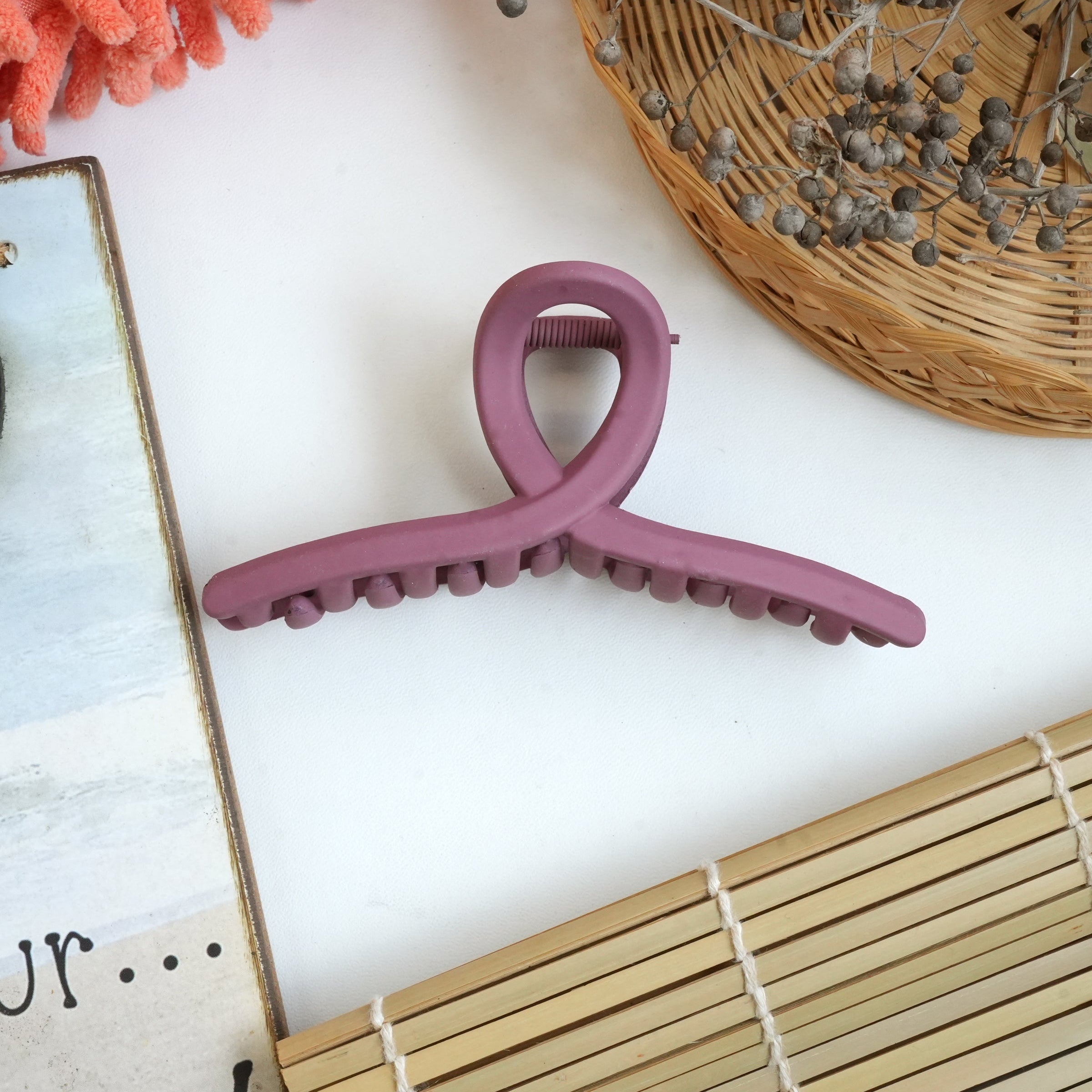 Minimalist Matte Hair Claw Clips – Classic Elegance"