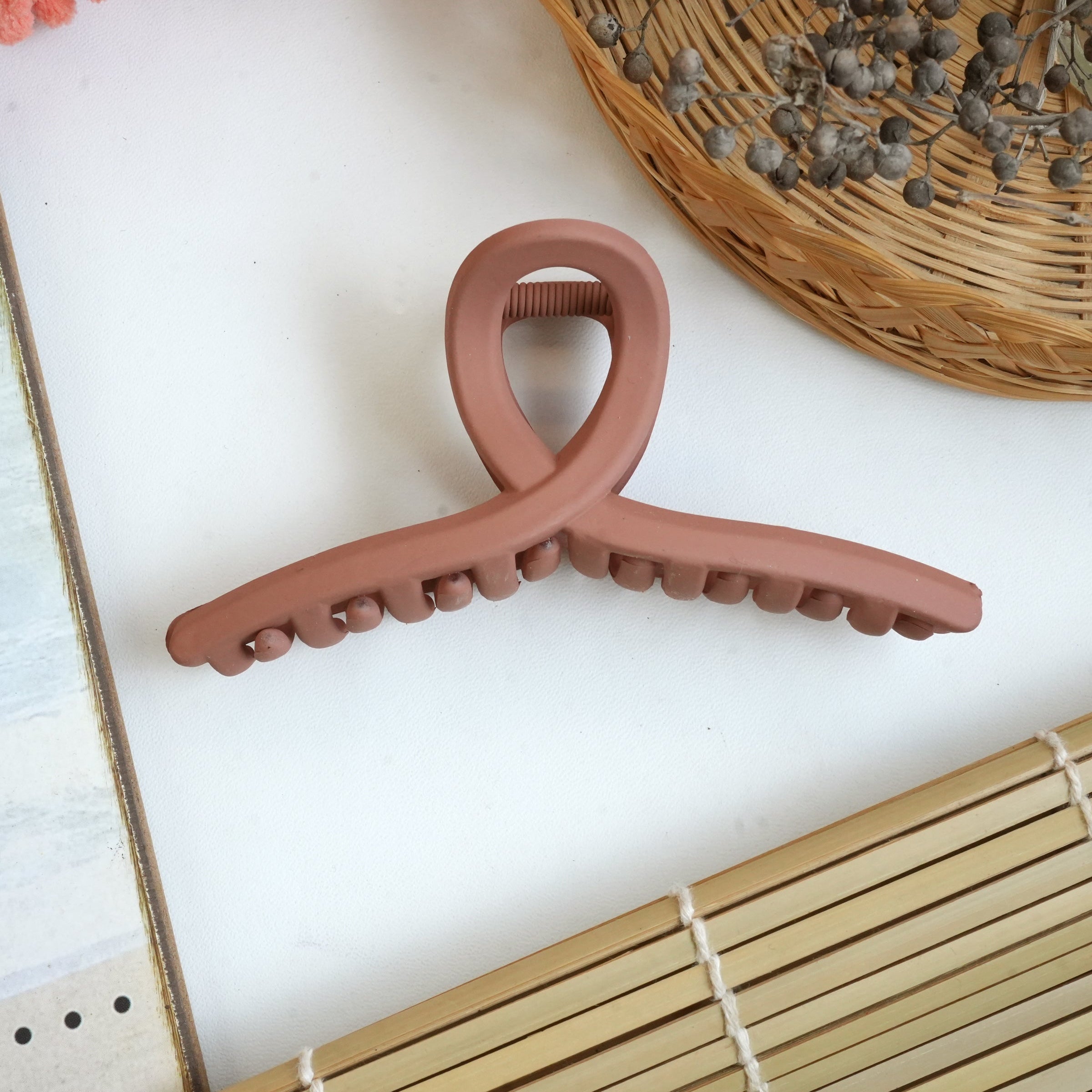 Minimalist Matte Hair Claw Clips – Classic Elegance"