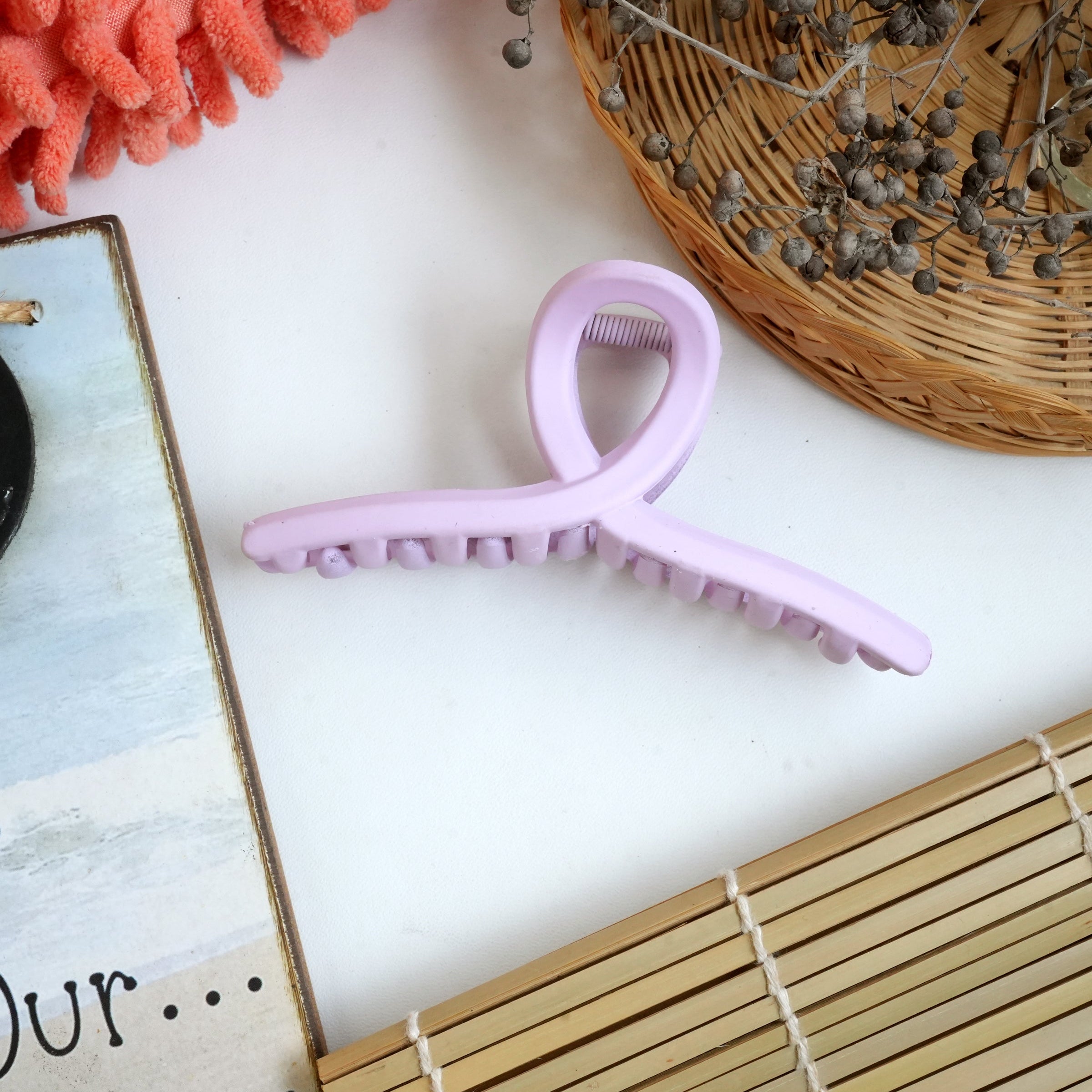 Minimalist Matte Hair Claw Clips – Classic Elegance"