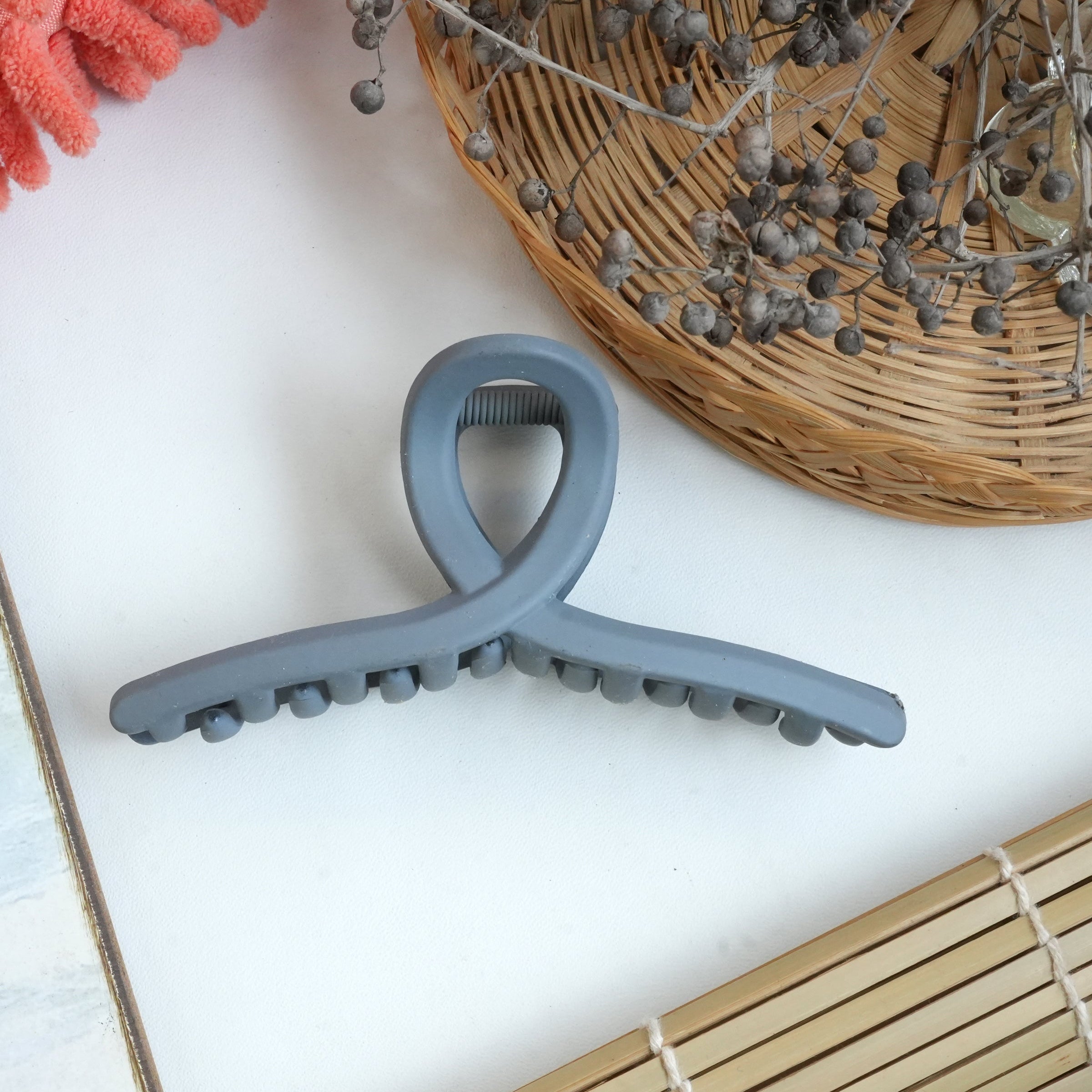 Minimalist Matte Hair Claw Clips – Classic Elegance"