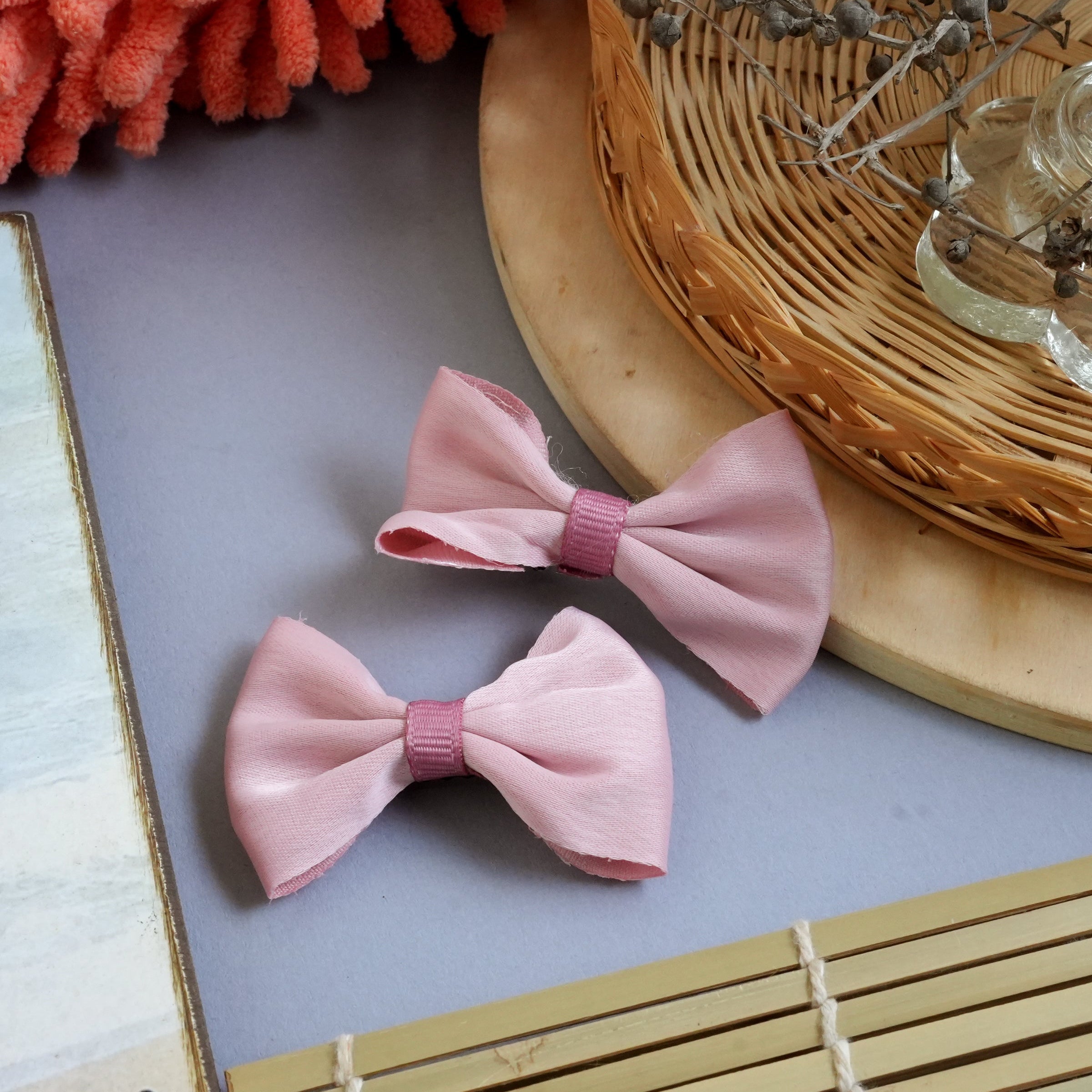 Bow hair pins pair