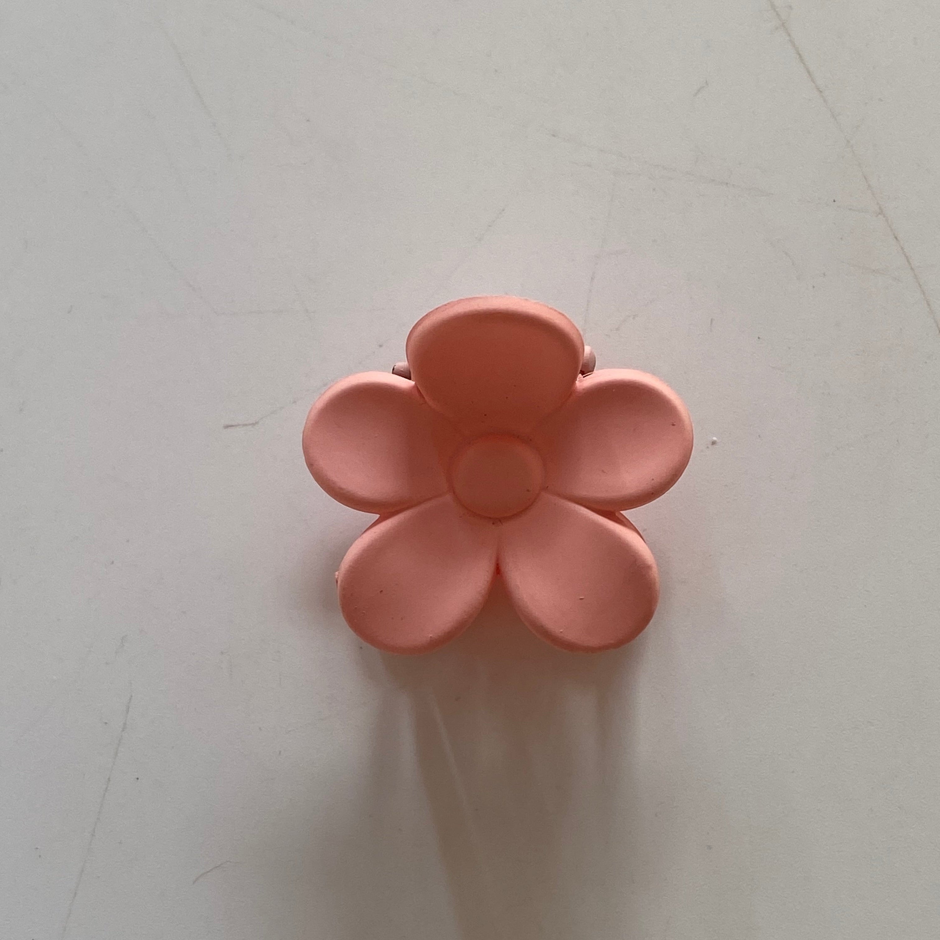Minimalist Flower Hair Claw in Glossy Maroon