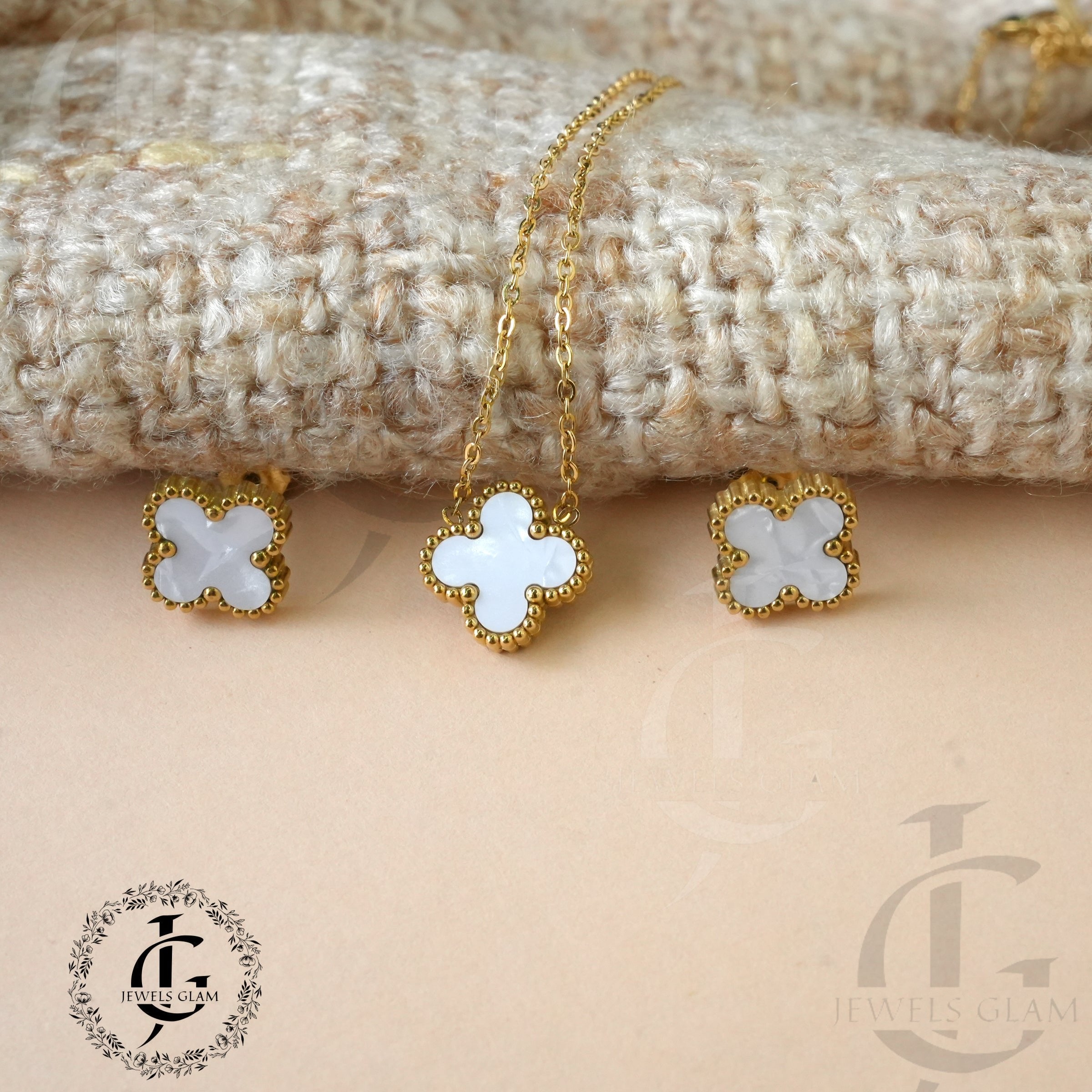 Radiant Clover Elegance Jewelry Set