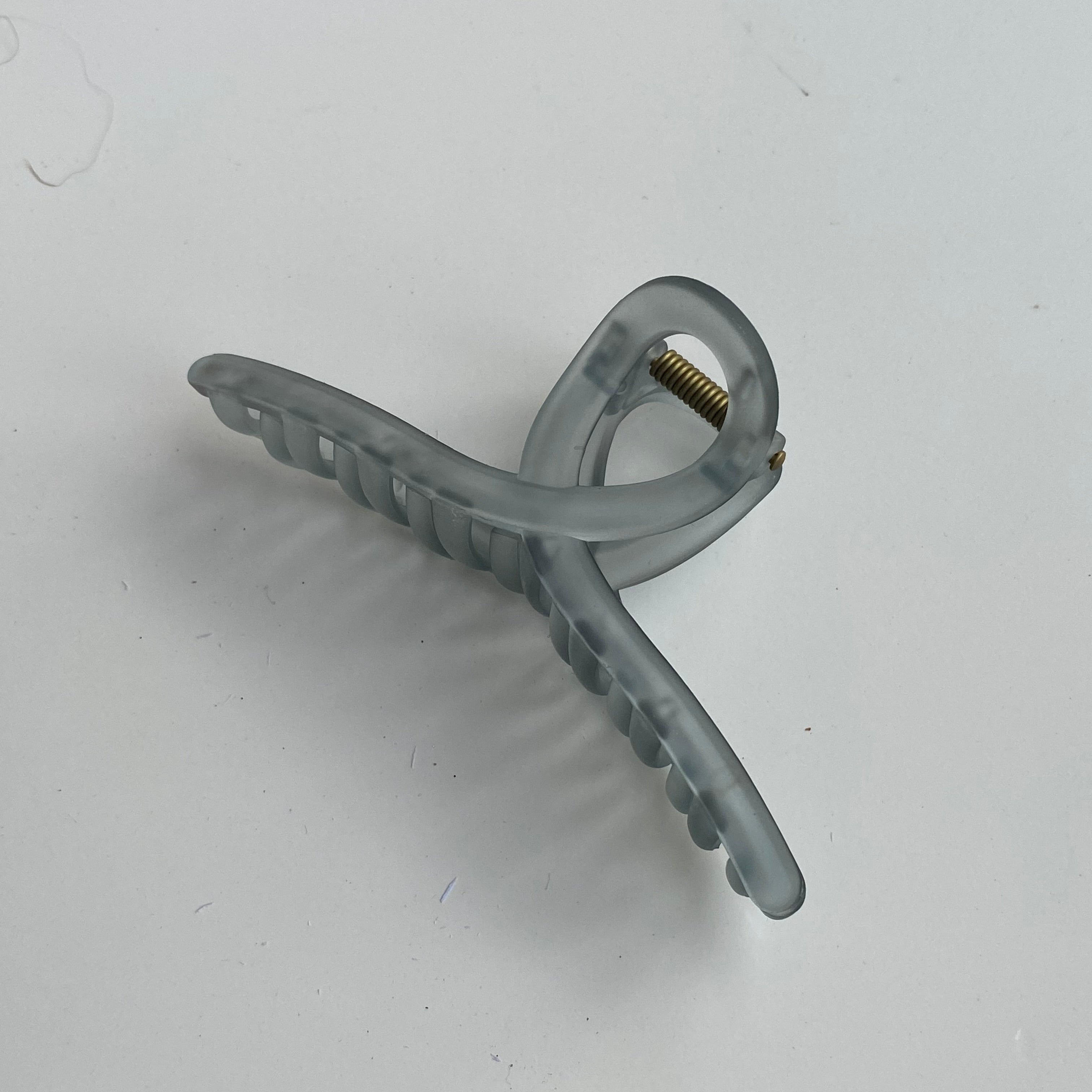Elegant Matte Cross Hair Clip