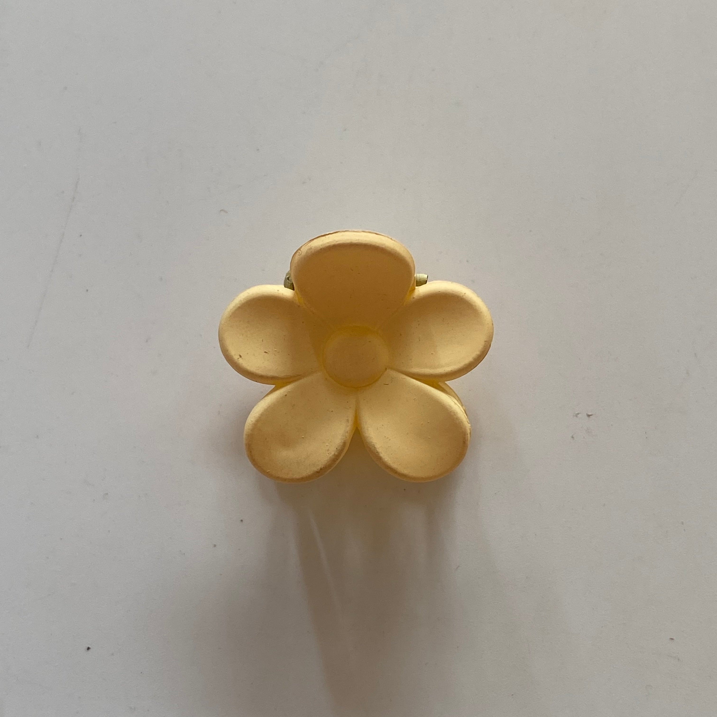 Minimalist Flower Hair Claw in Glossy Maroon