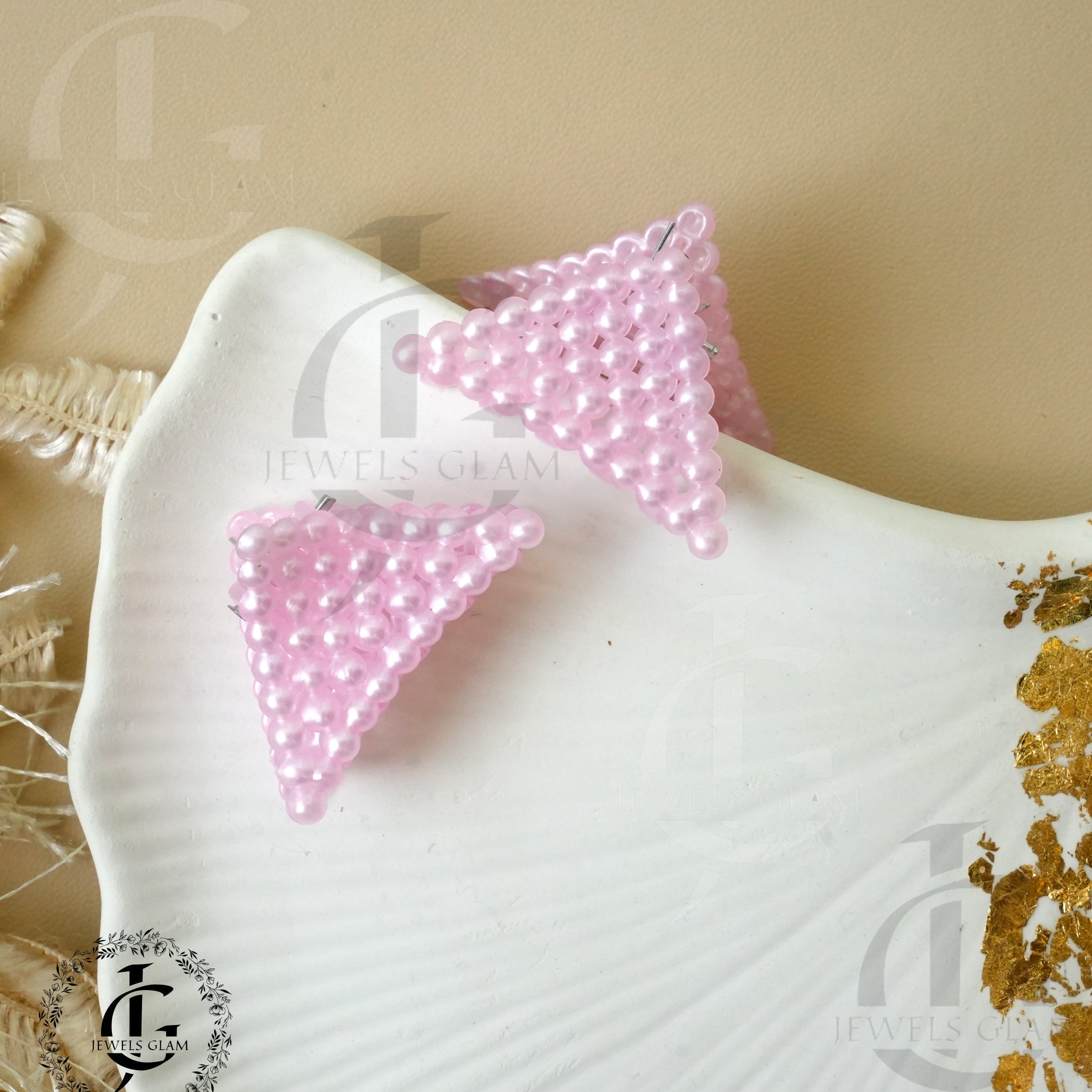 Triangular Pearl Hair Catchers – Pastel Elegance