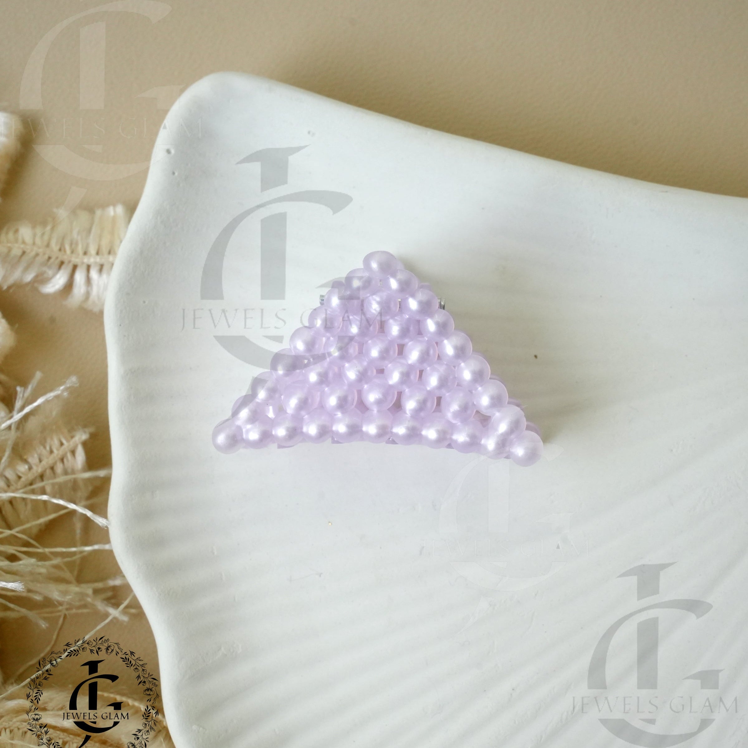 Triangular Pearl Hair Catchers – Pastel Elegance