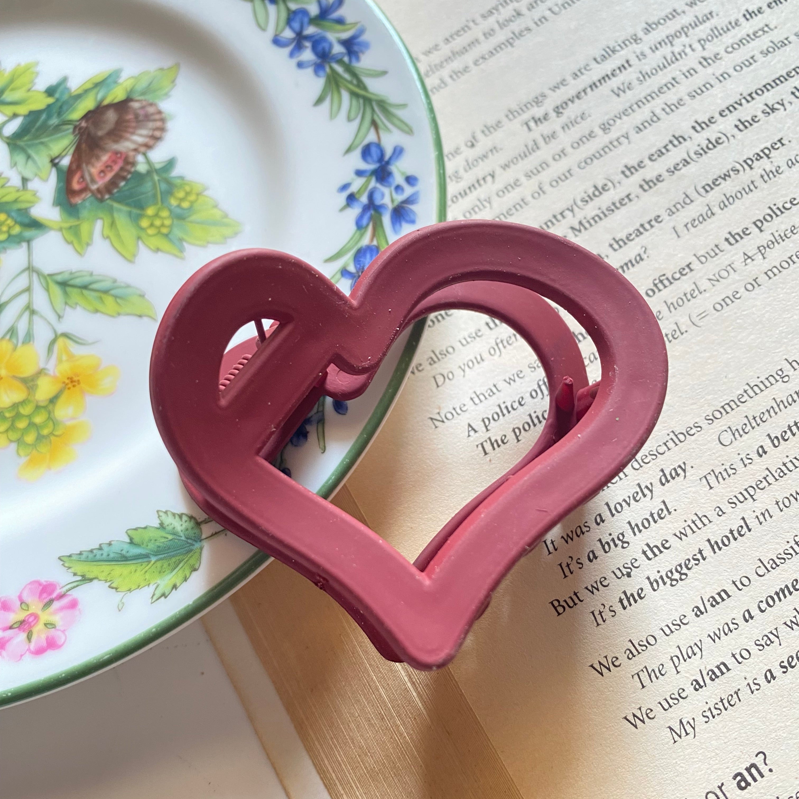 Heart-Shaped Hair Catchers - A Touch of Love for Your Hairstyle