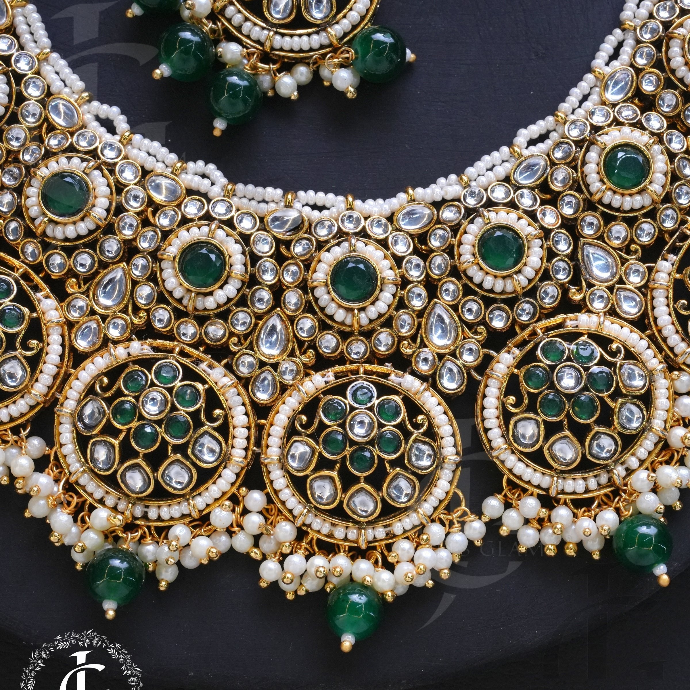 Green Kundan Bridal Jewelry Set With White And Pearl Accents