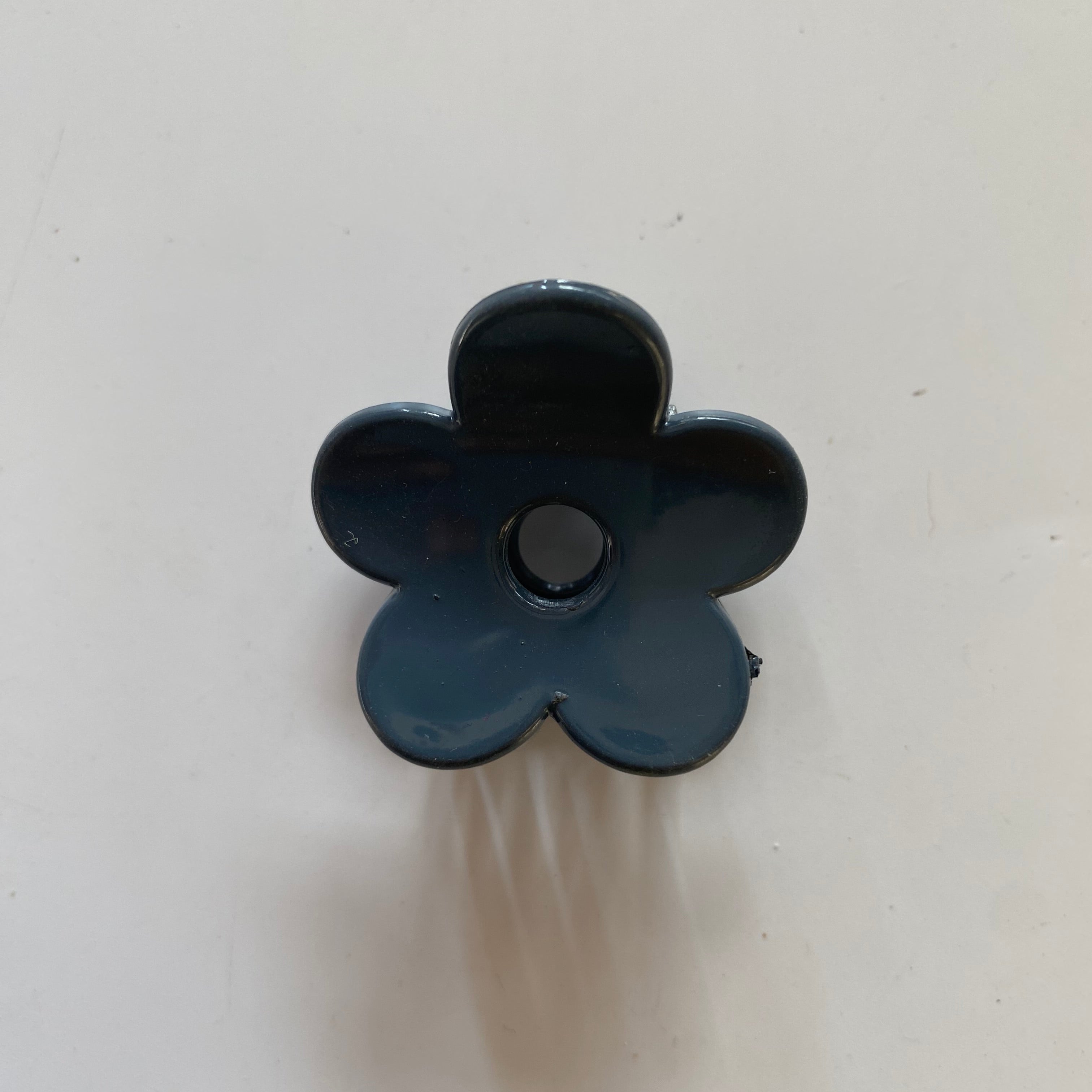 Minimalist Flower Hair Claw in Glossy Maroon