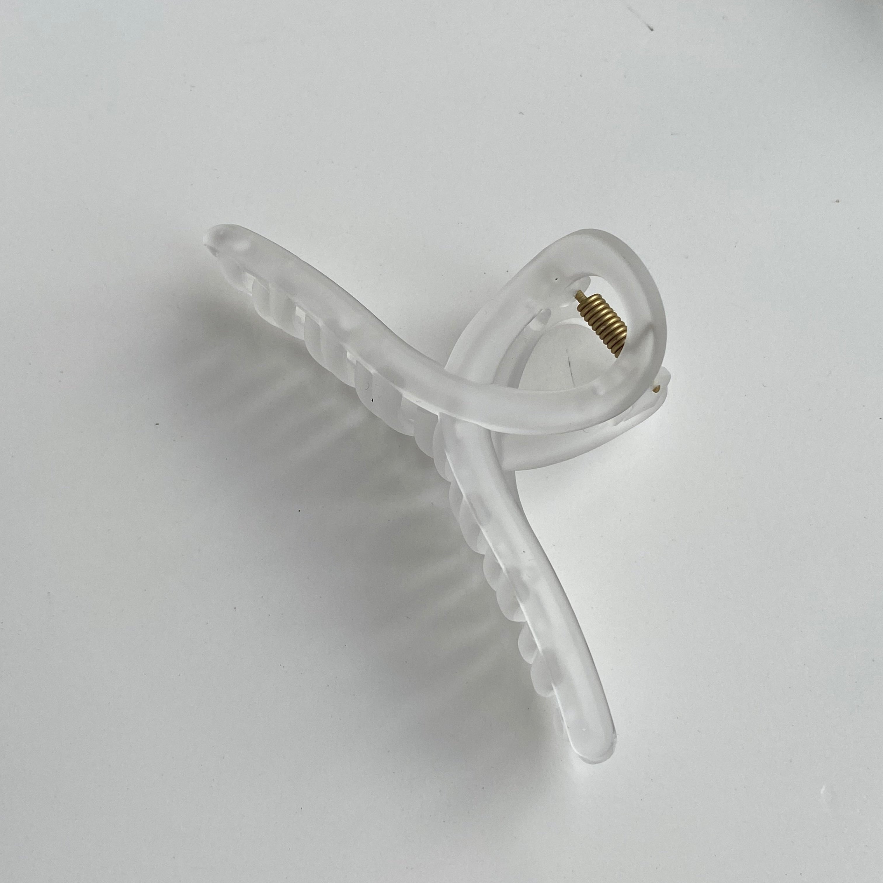 Elegant Matte Cross Hair Clip