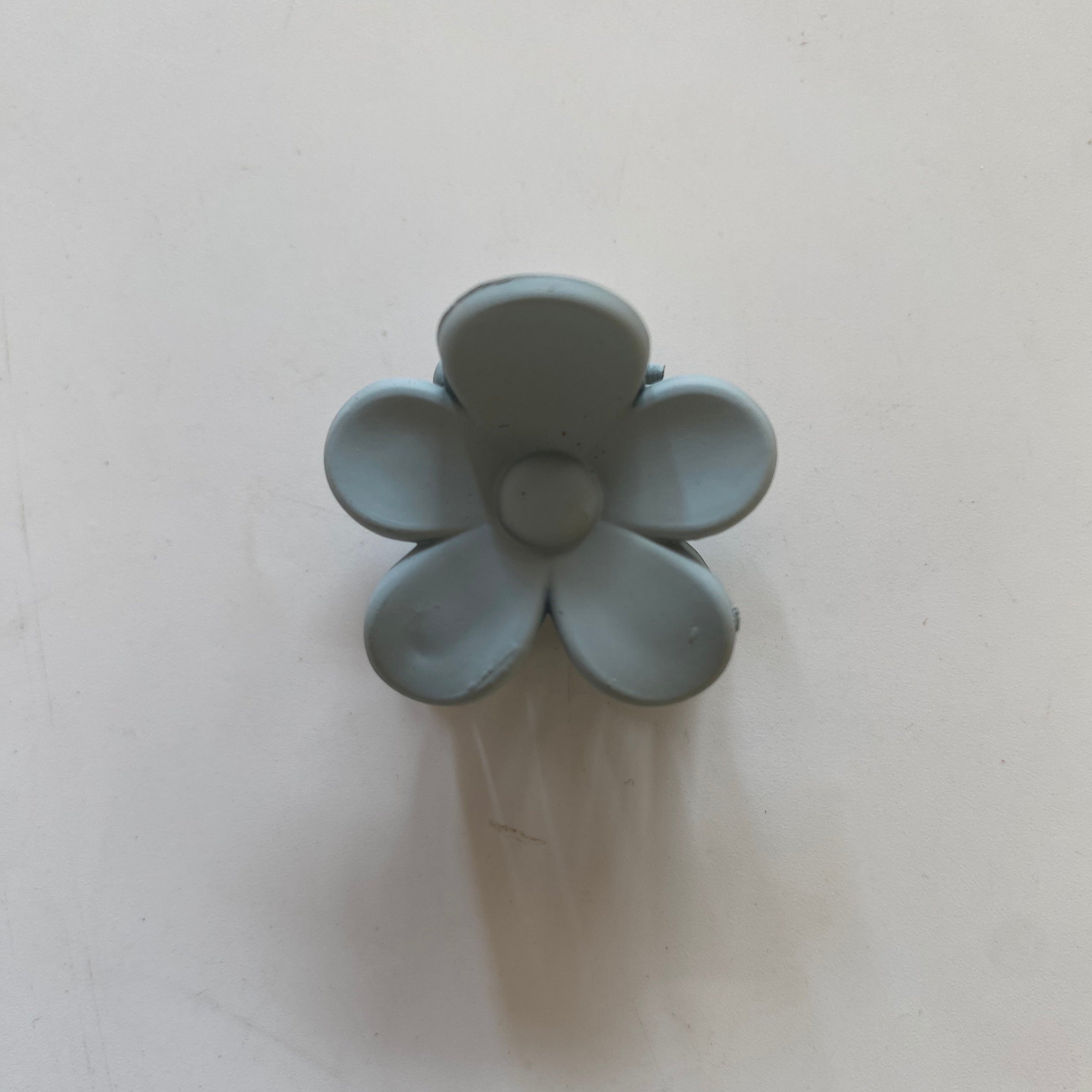 Minimalist Flower Hair Claw in Glossy Maroon