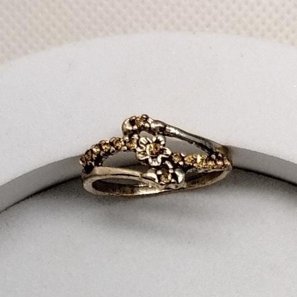 Vintage Floral Elegance Ring