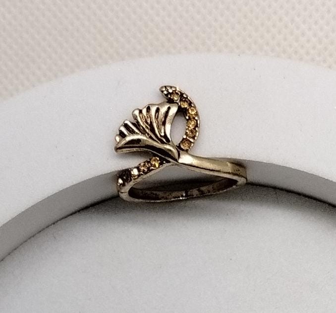 Graceful Swirl Crystal Ring