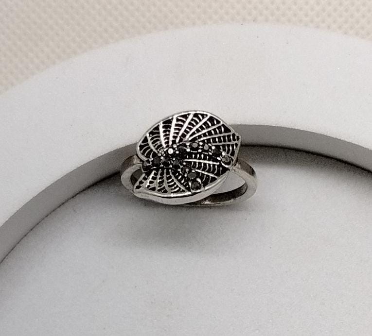 Antique Leaf Filigree Ring