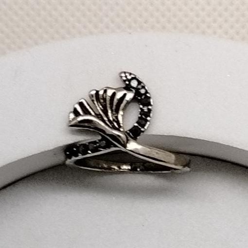 Enchanting Black Fan Ring