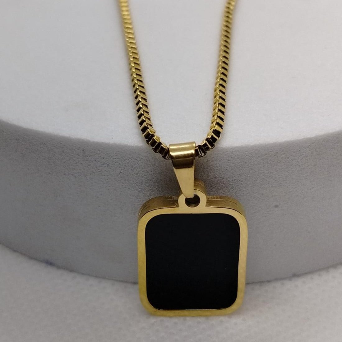 Classic Mother-of-Pearl Pendant Necklace