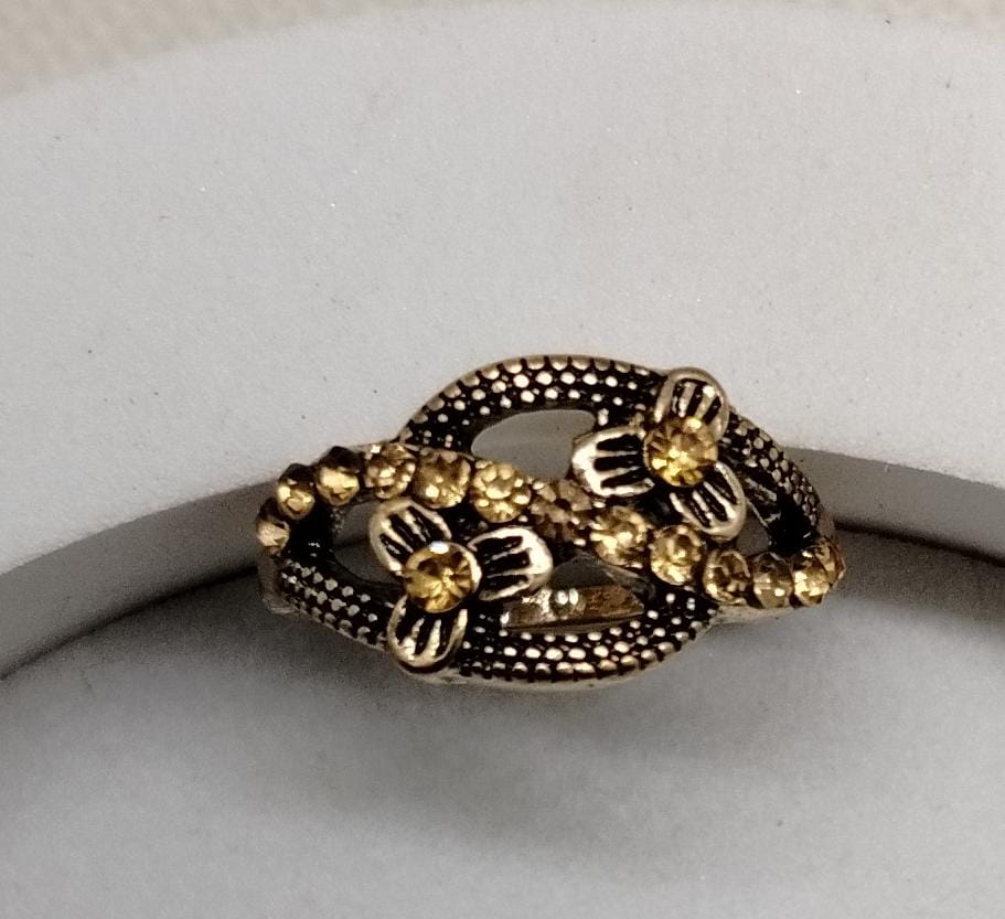 Floral Elegance Vintage-Inspired Ring