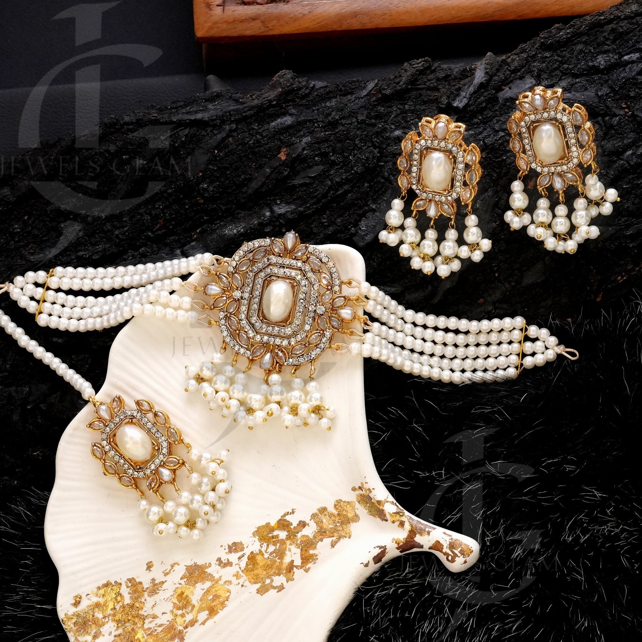 American Diamond Choker Set With Tika