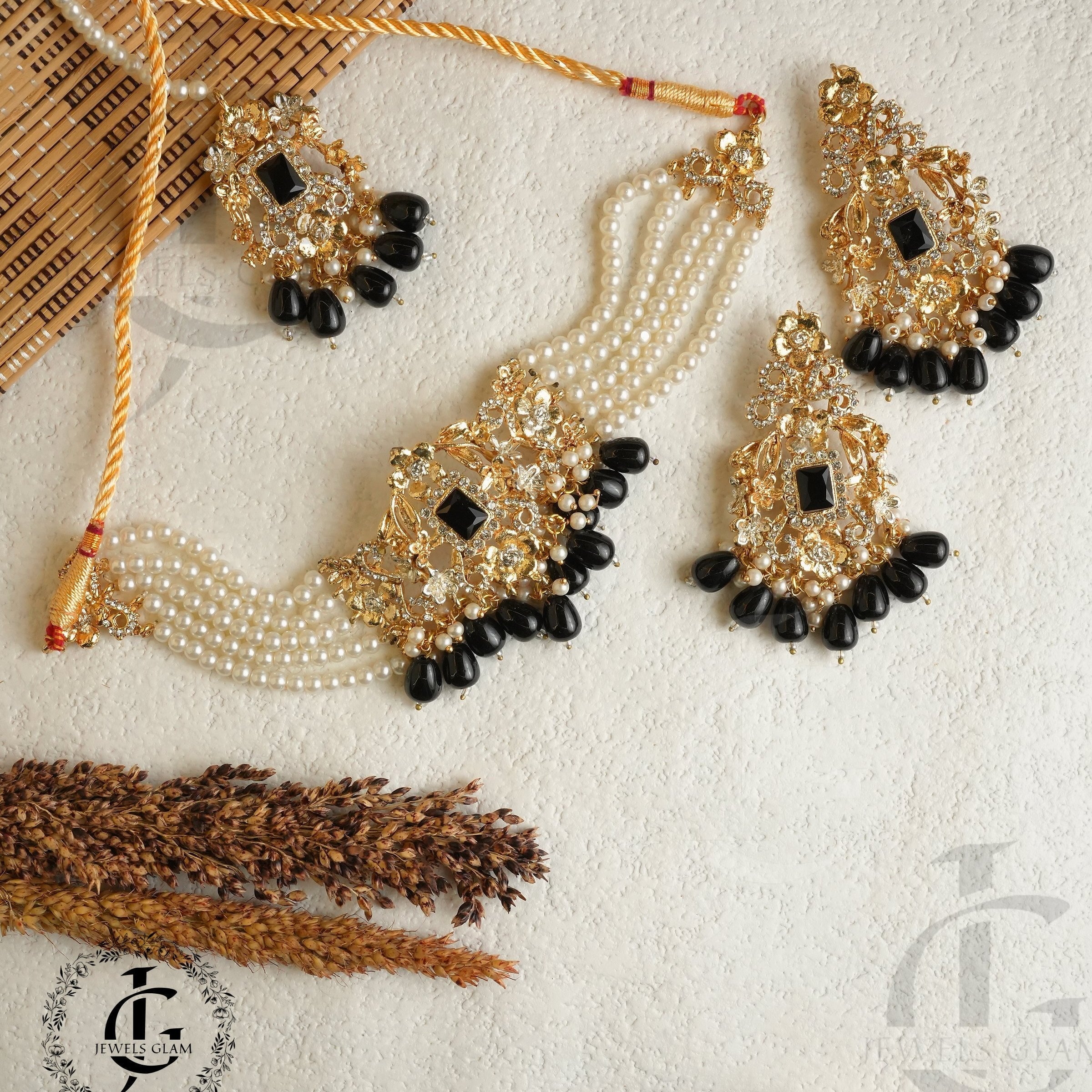 Elegant Black Choker Set With Pearls and White Accent