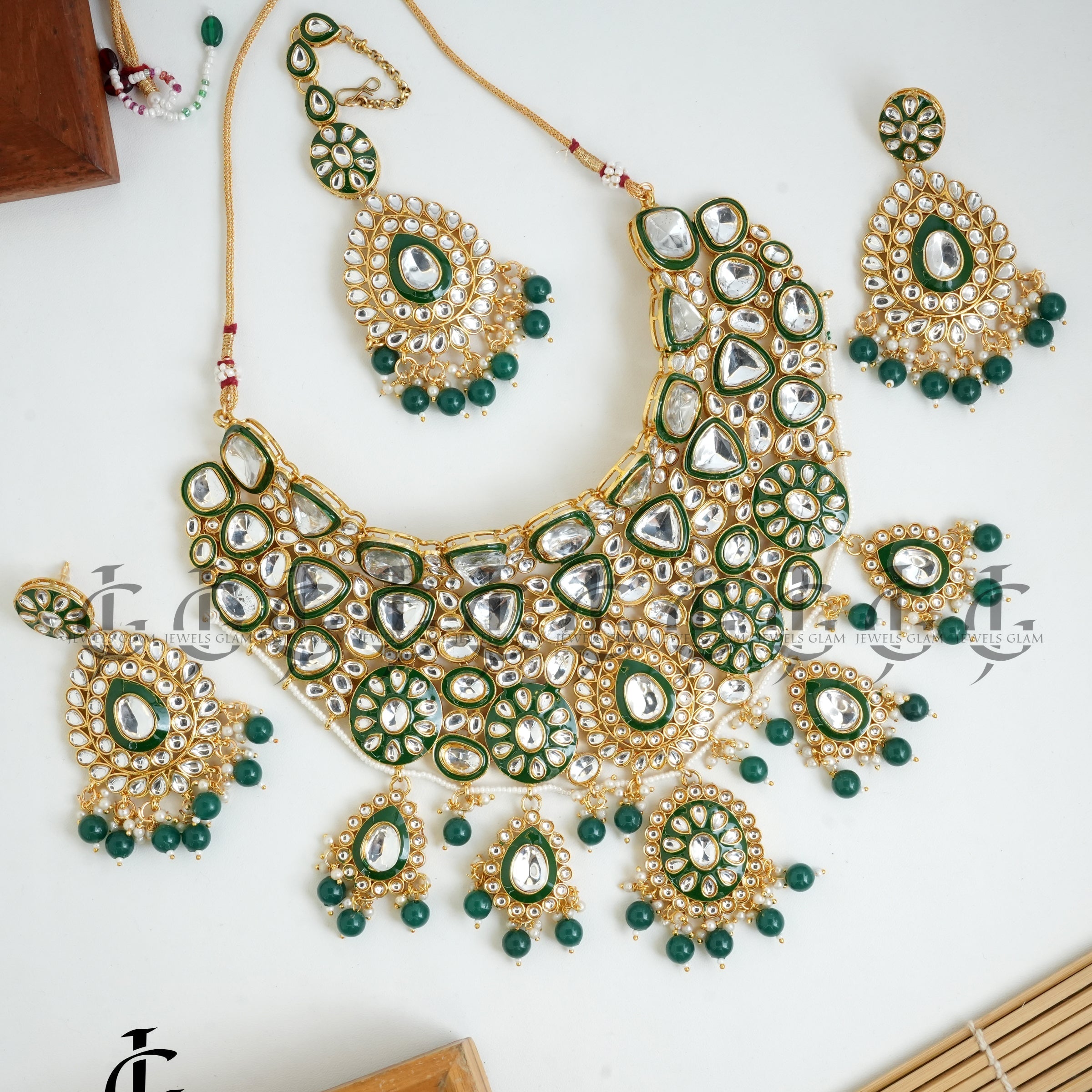 Regal Emerald Kundan Bridal Jewelry Set