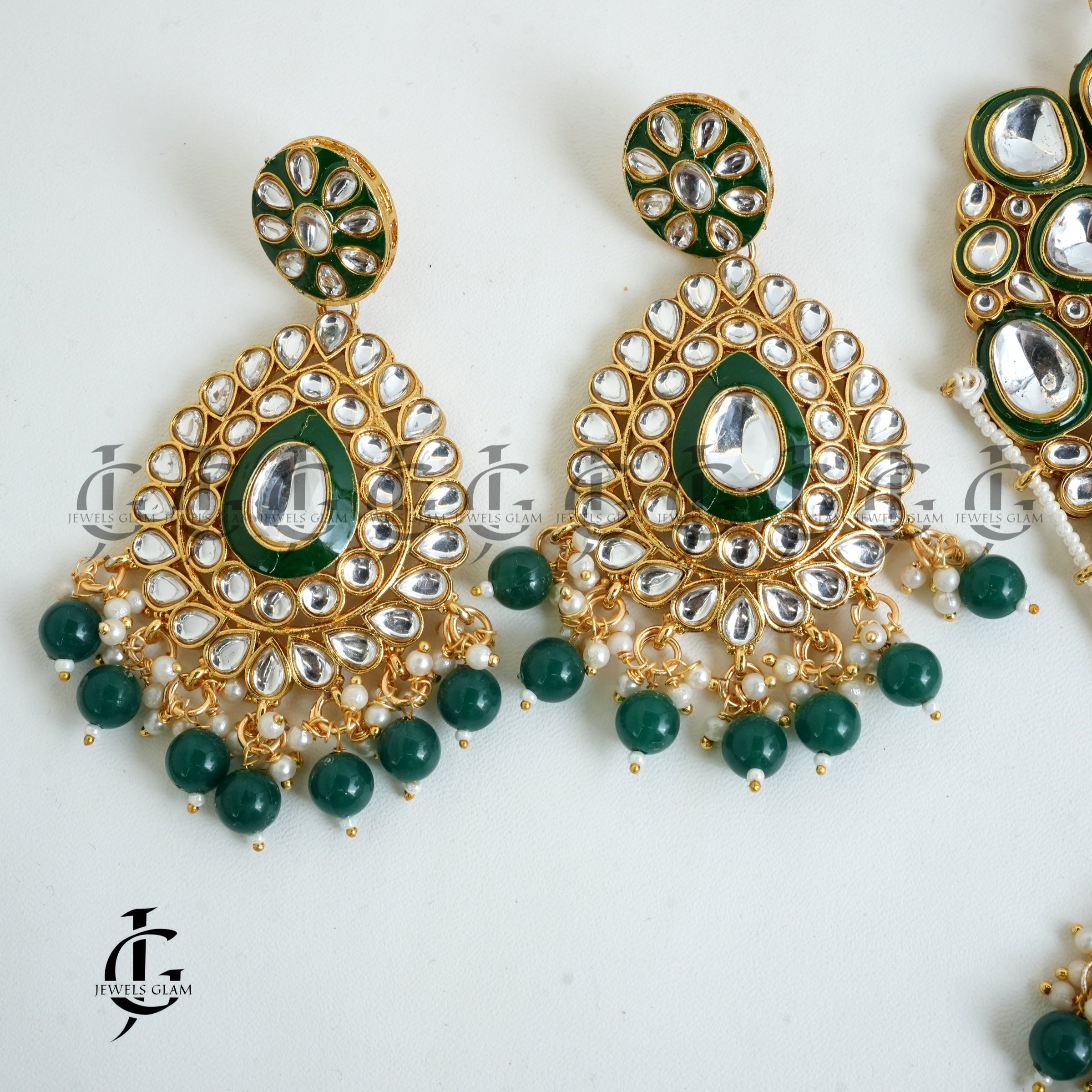 Regal Emerald Kundan Bridal Jewelry Set
