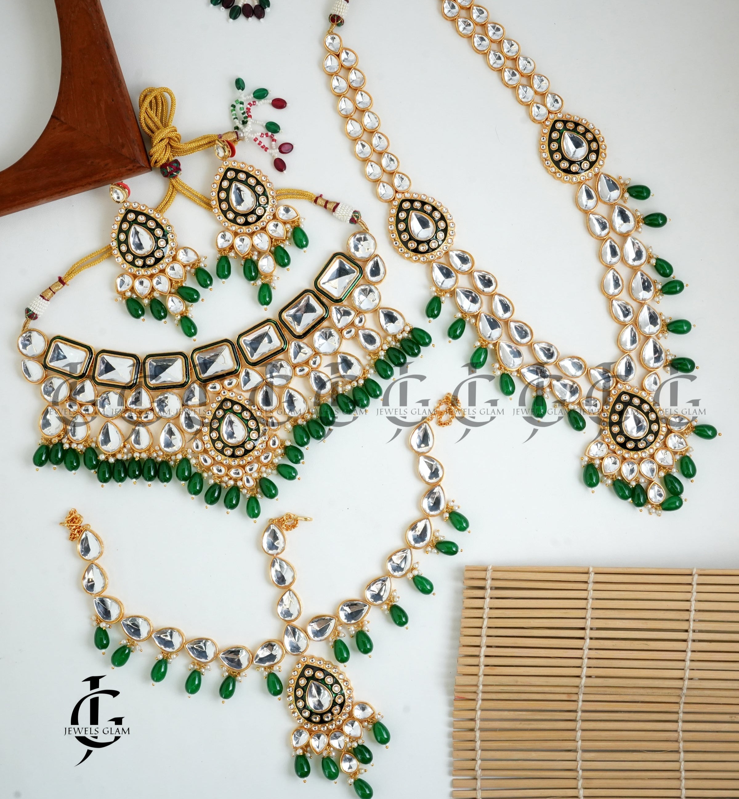 Gleaming Kundan and Emerald Bridal Jewelry Set