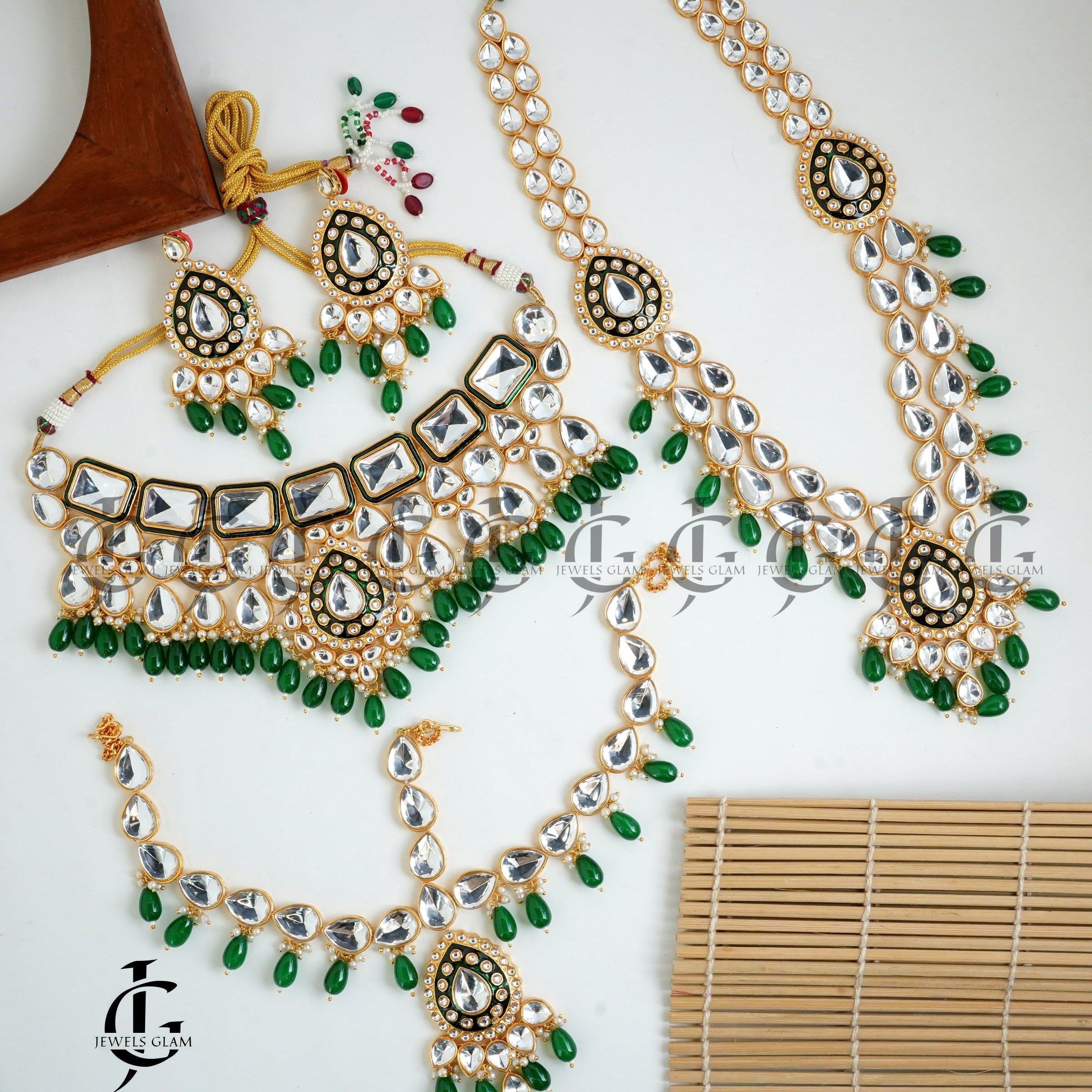 Gleaming Kundan and Emerald Bridal Jewelry Set