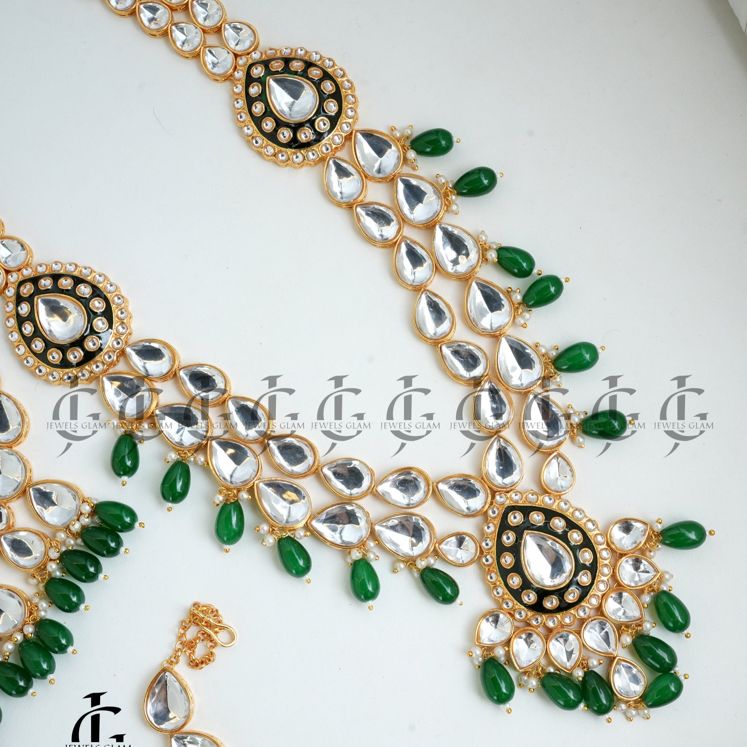 Gleaming Kundan and Emerald Bridal Jewelry Set