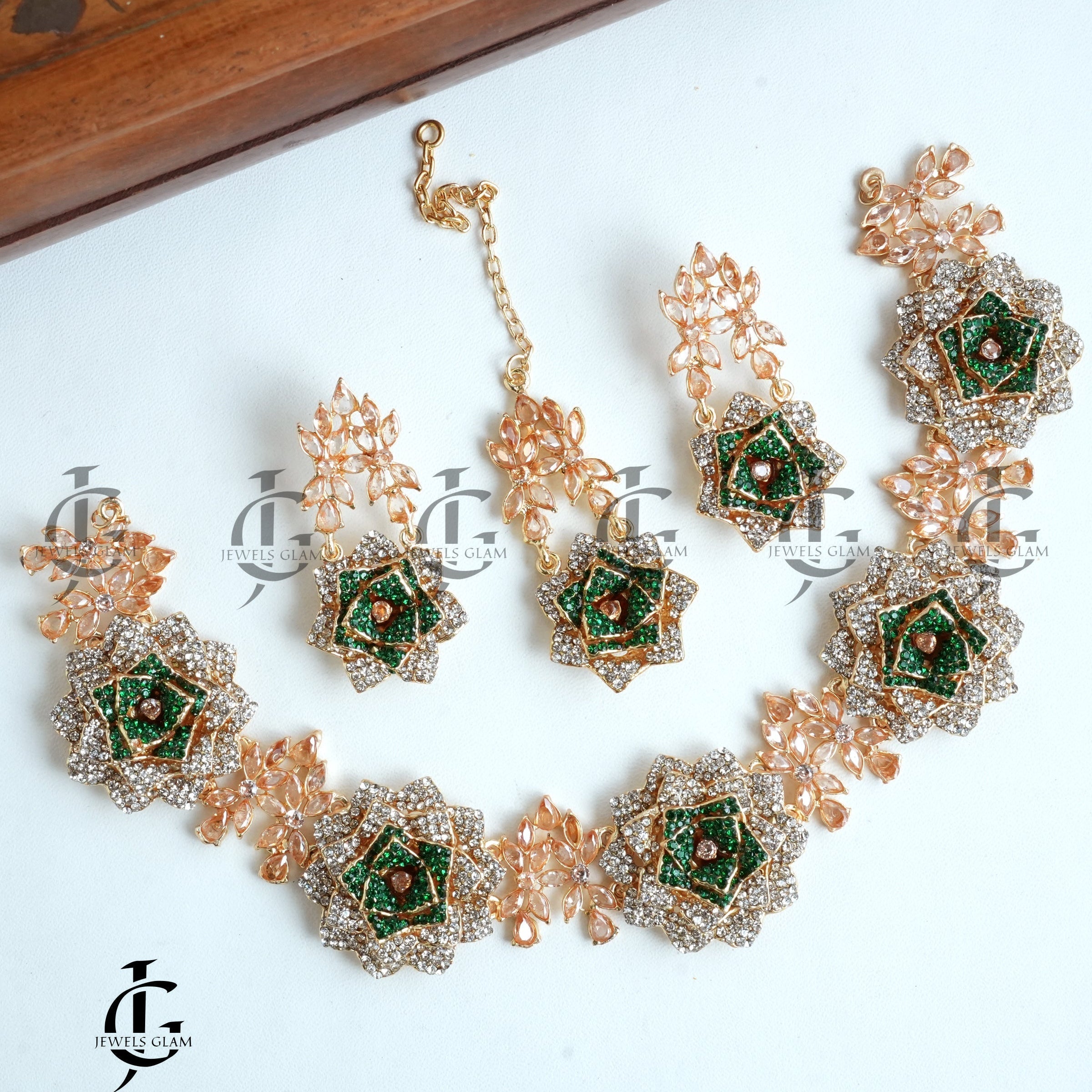 Majestic Floral Green and Gold Choker Set