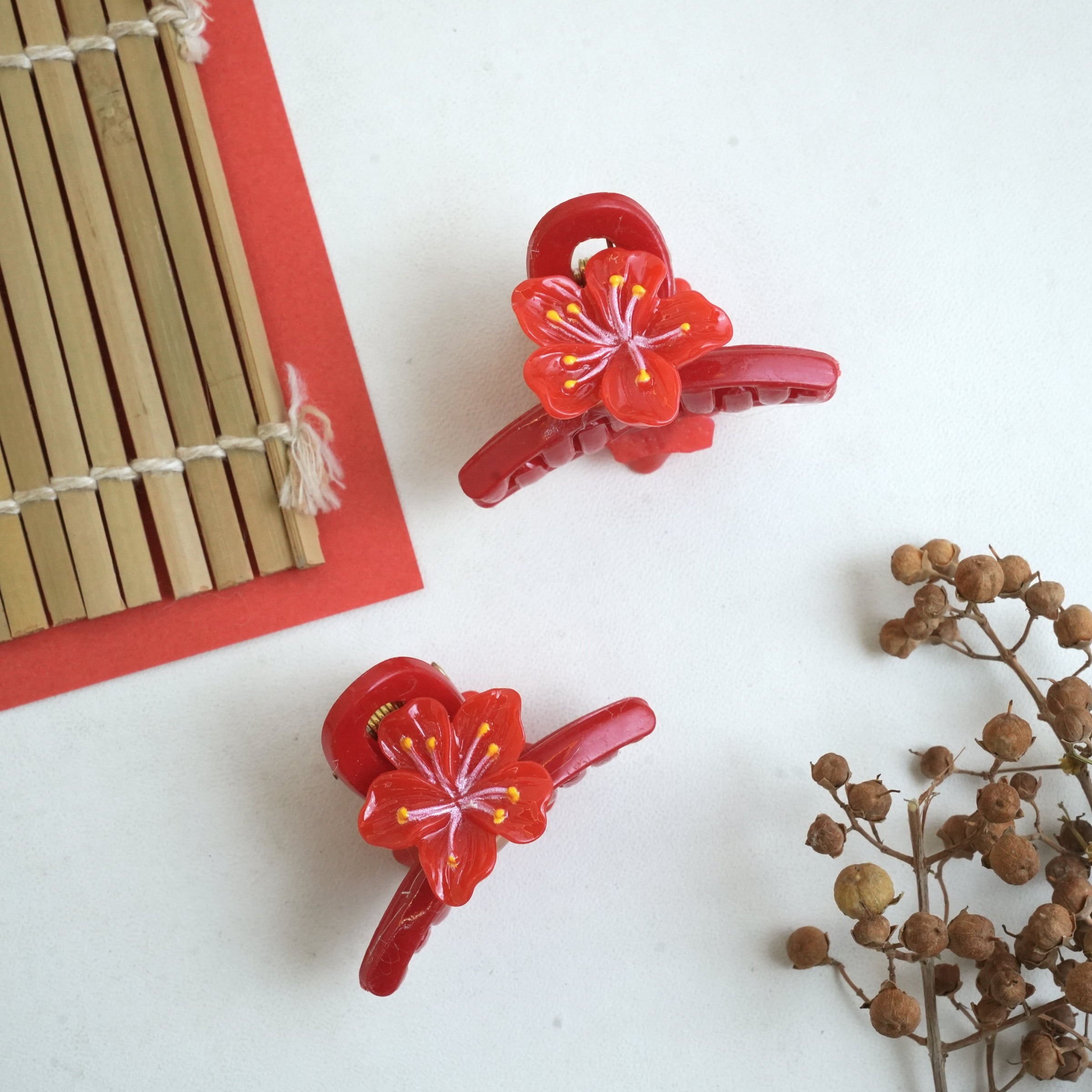 Blooming Flower Hair Clip Pair – A Touch of Nature for Your Style